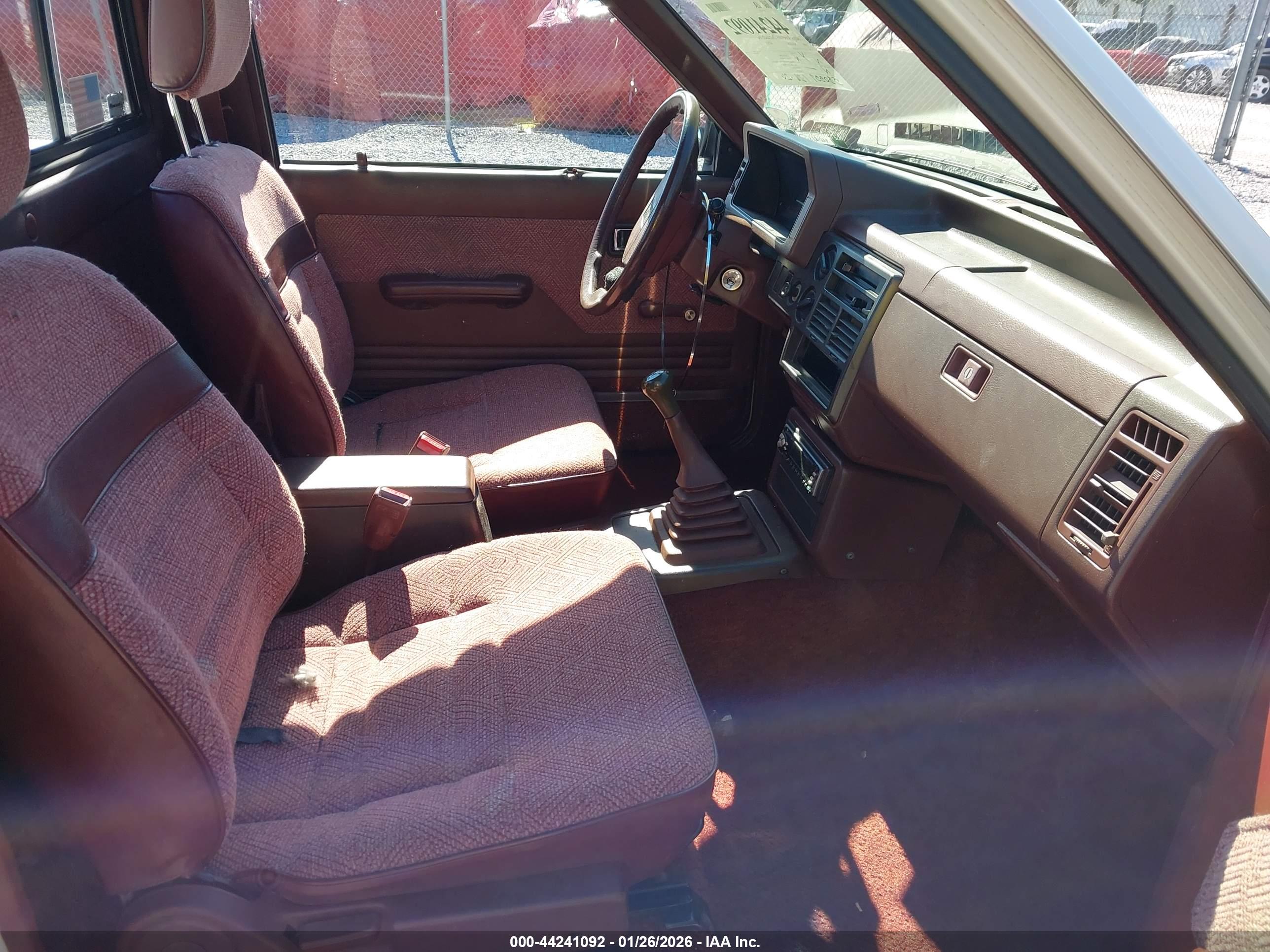 MAZDA B2000 image 8