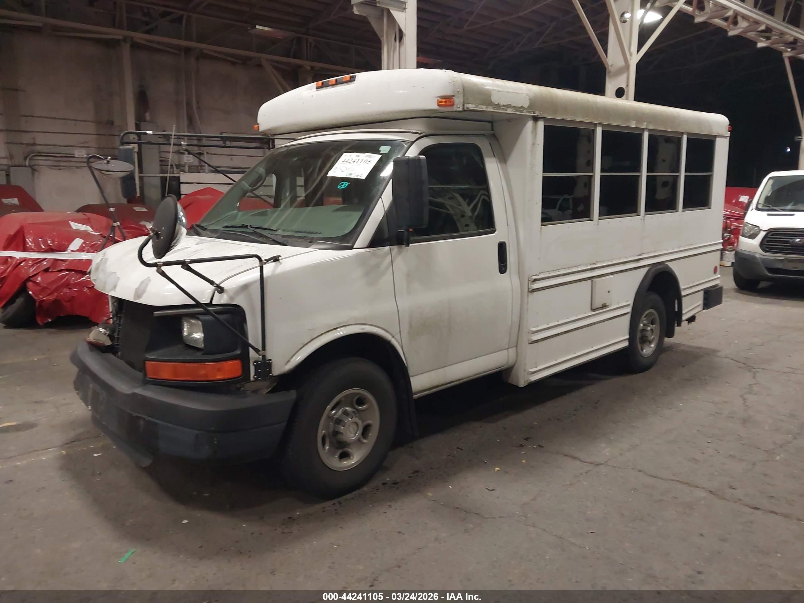 CHEVROLET EXPRESS image 2