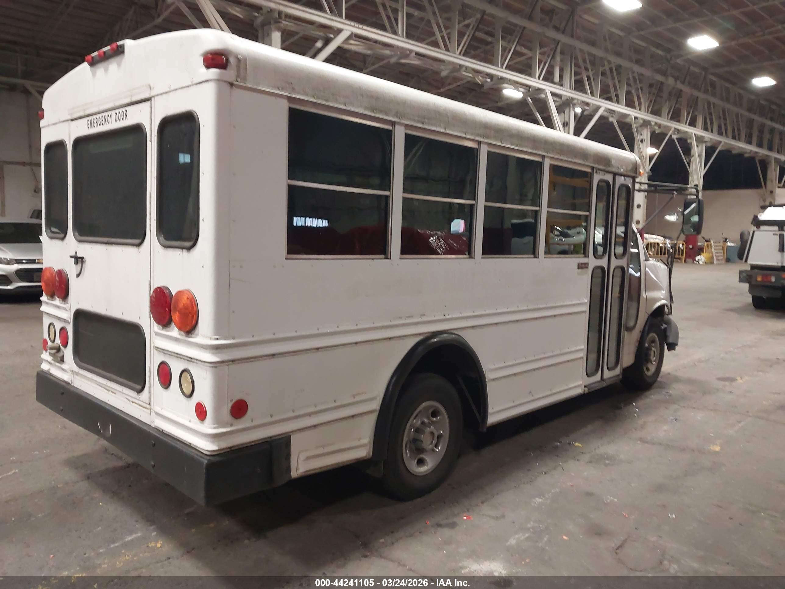CHEVROLET EXPRESS image 4