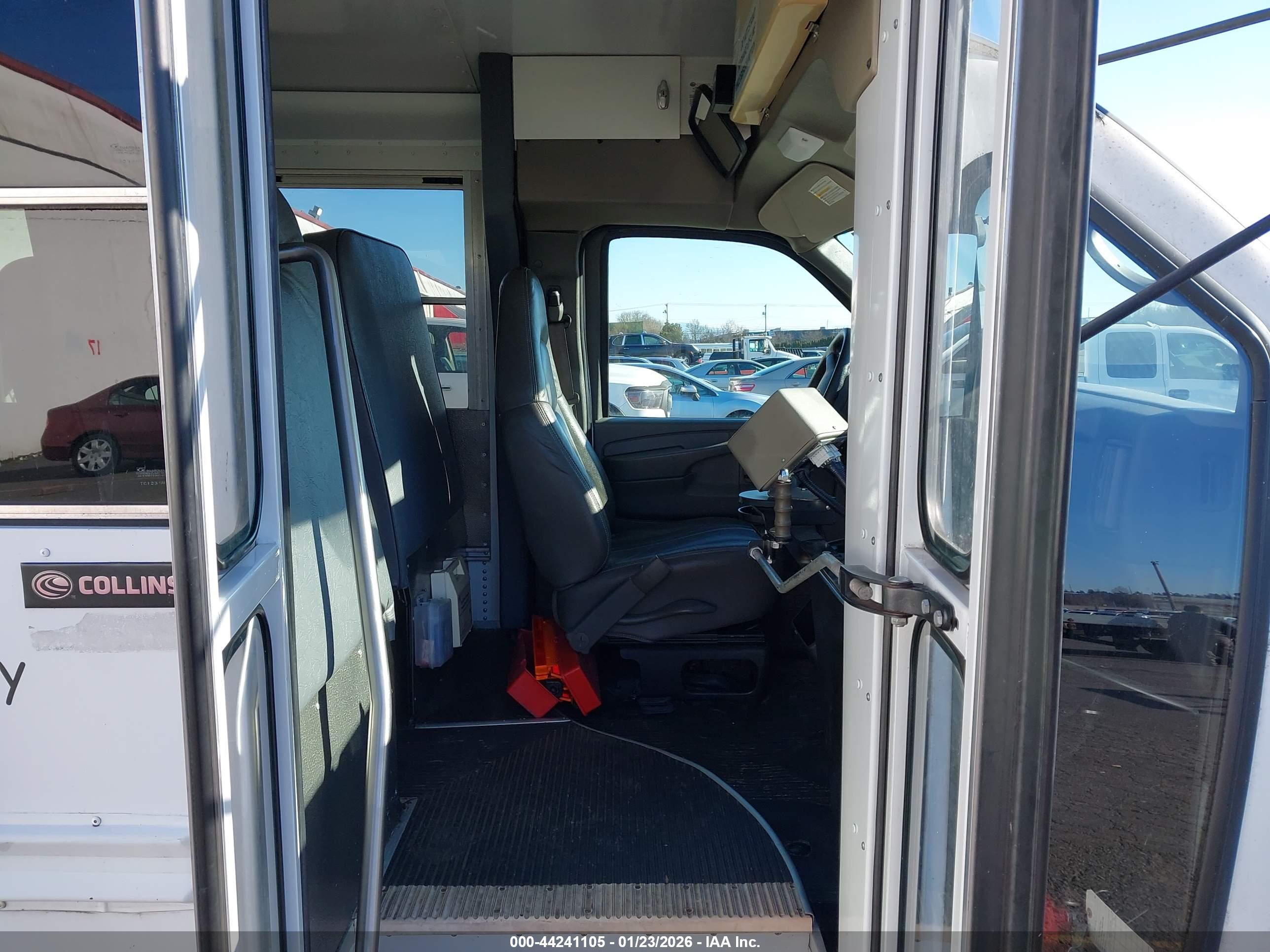 CHEVROLET EXPRESS image 5