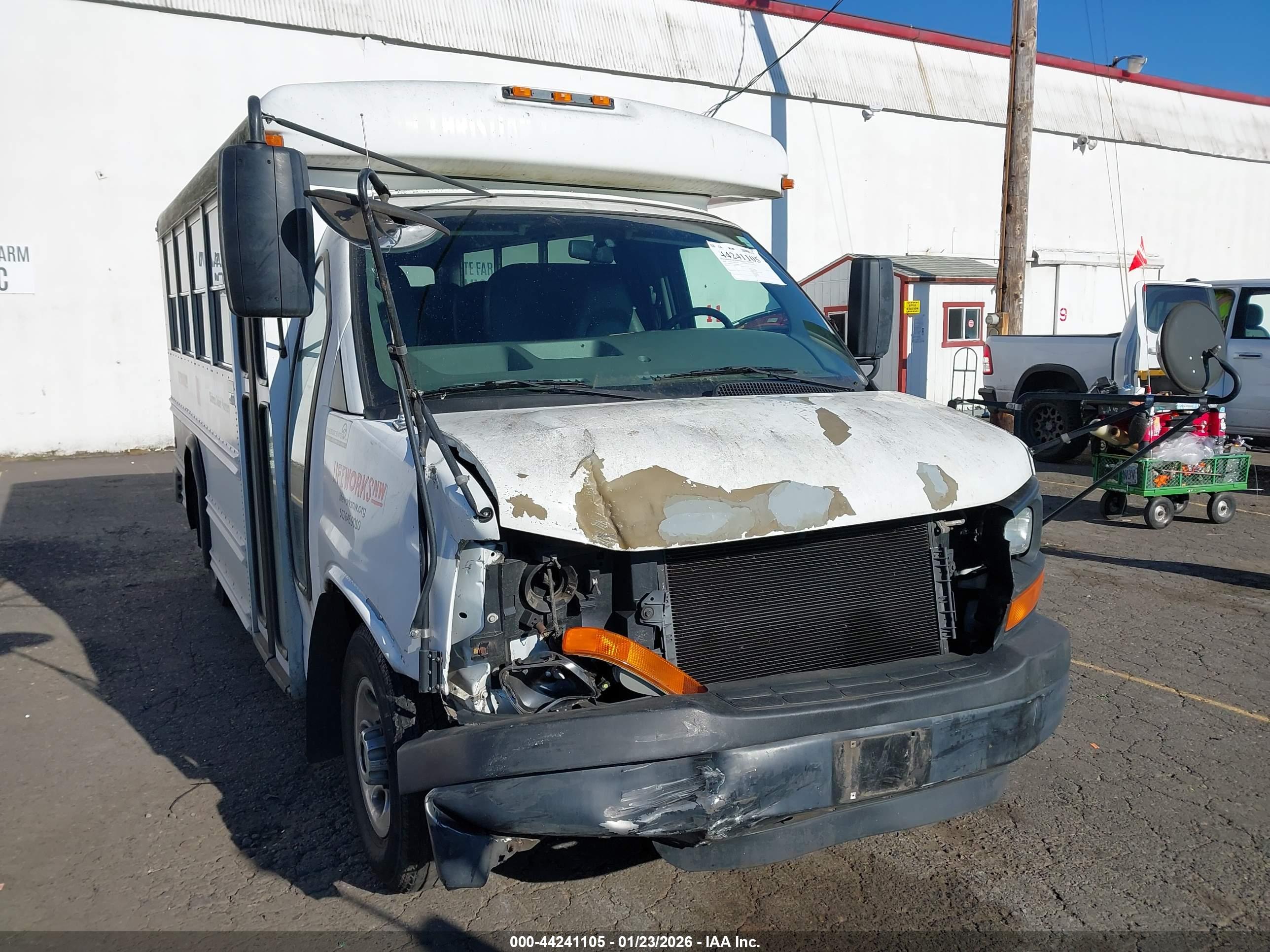 CHEVROLET EXPRESS image 6