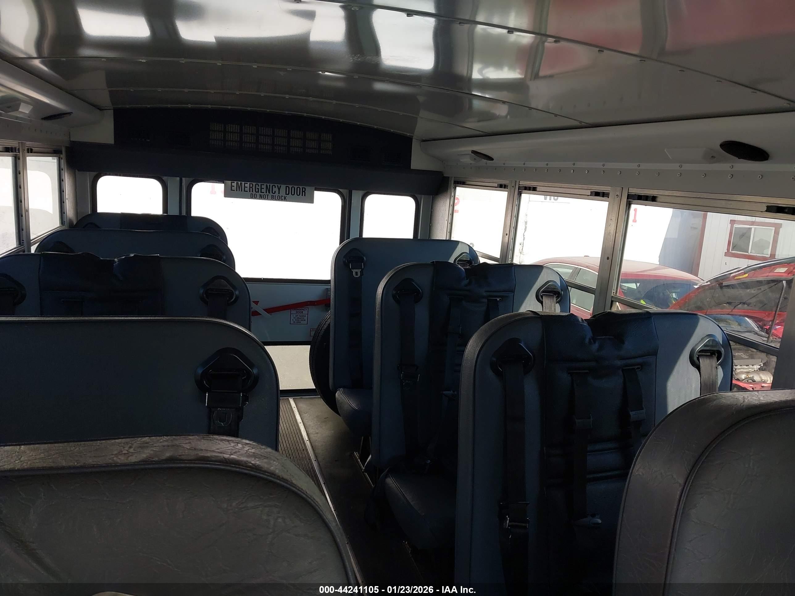 CHEVROLET EXPRESS image 8