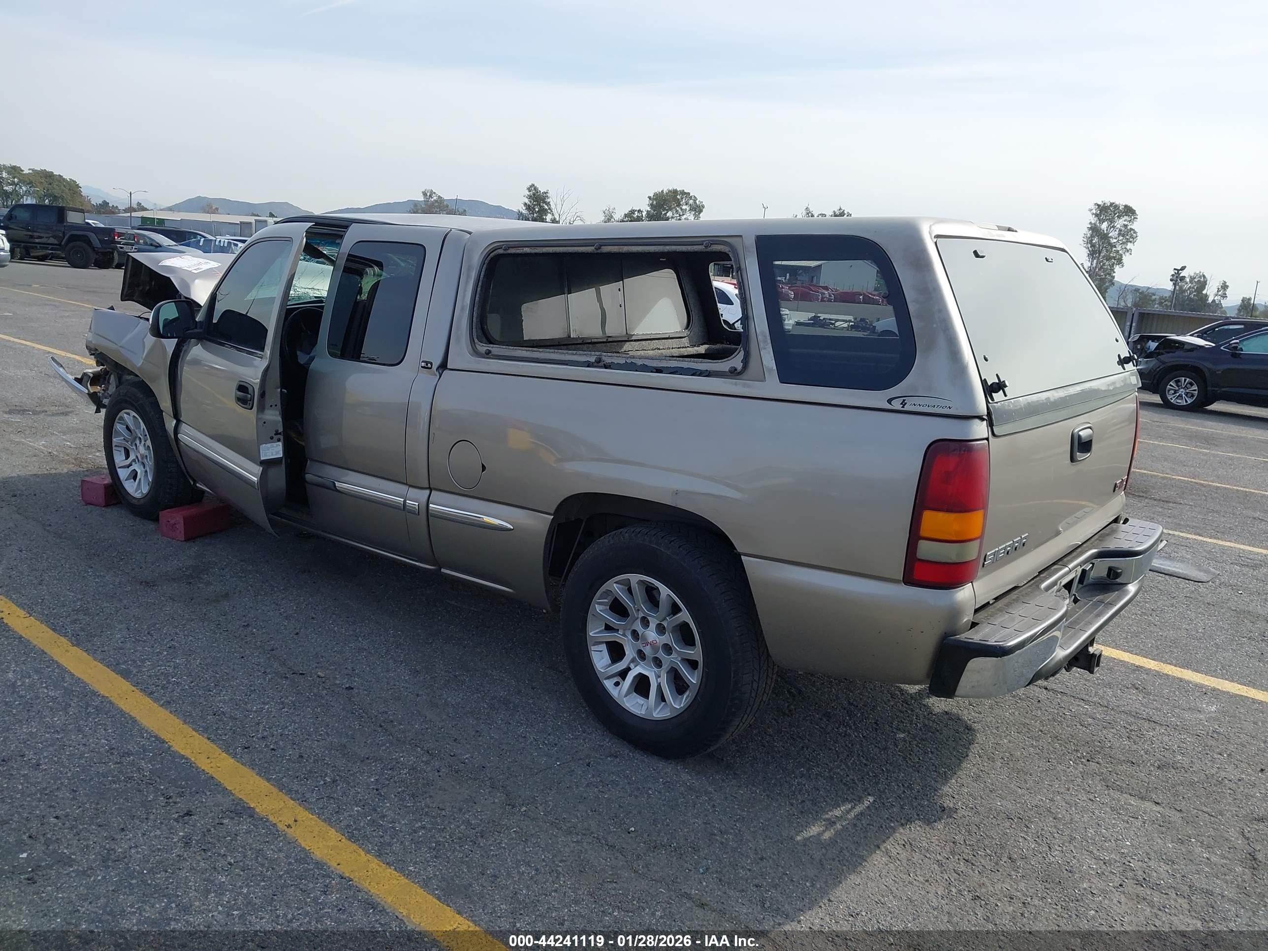 GMC SIERRA image 3