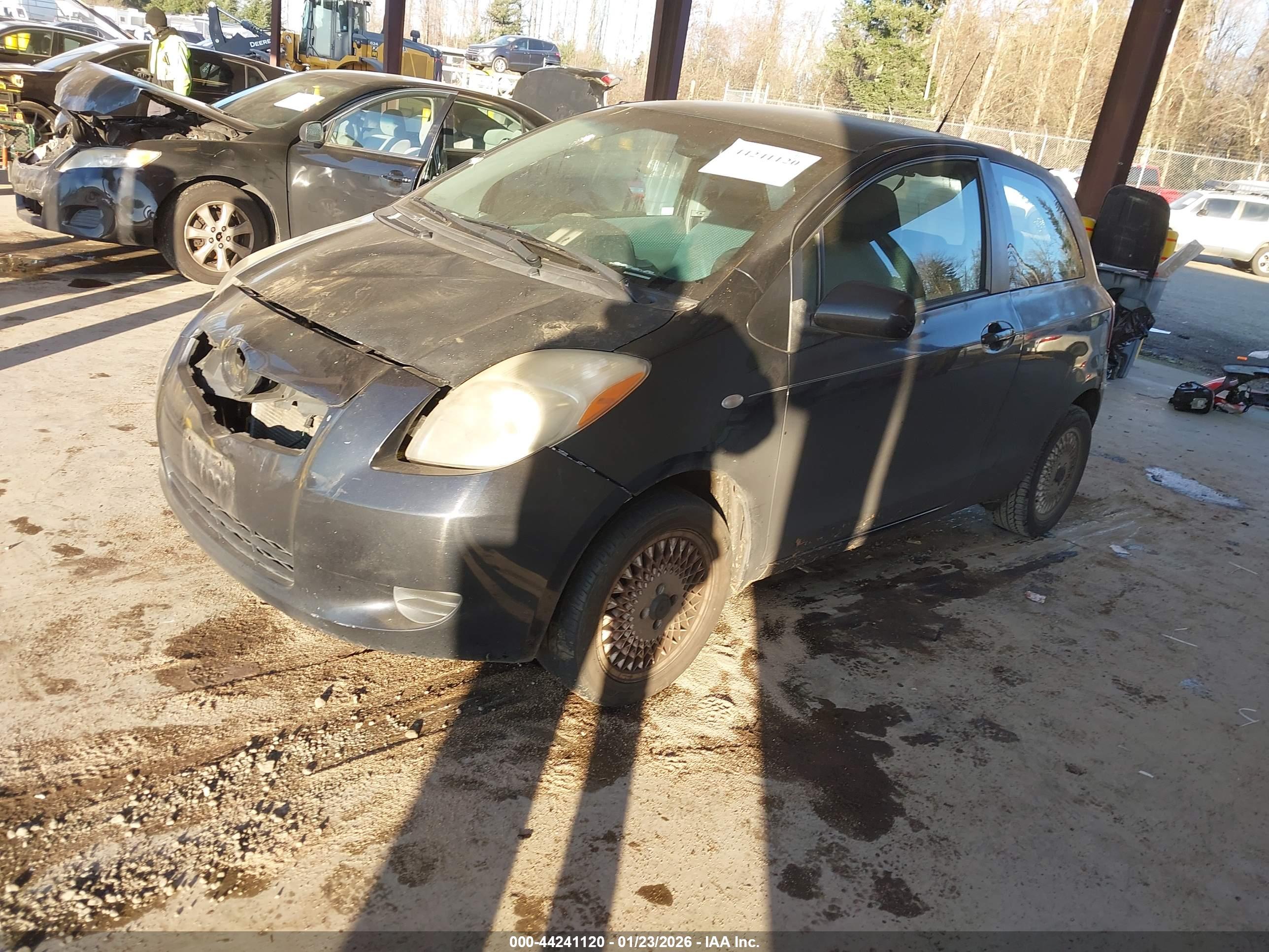 TOYOTA YARIS image 2
