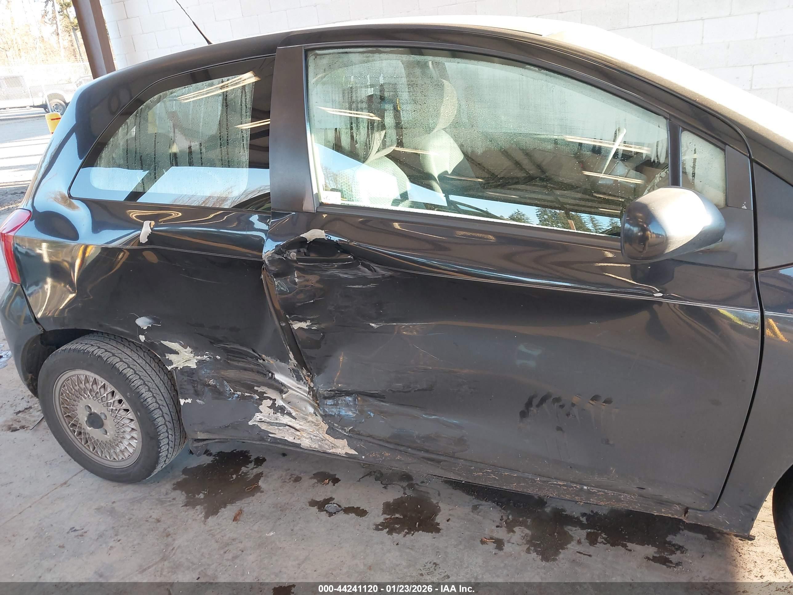 TOYOTA YARIS image 6