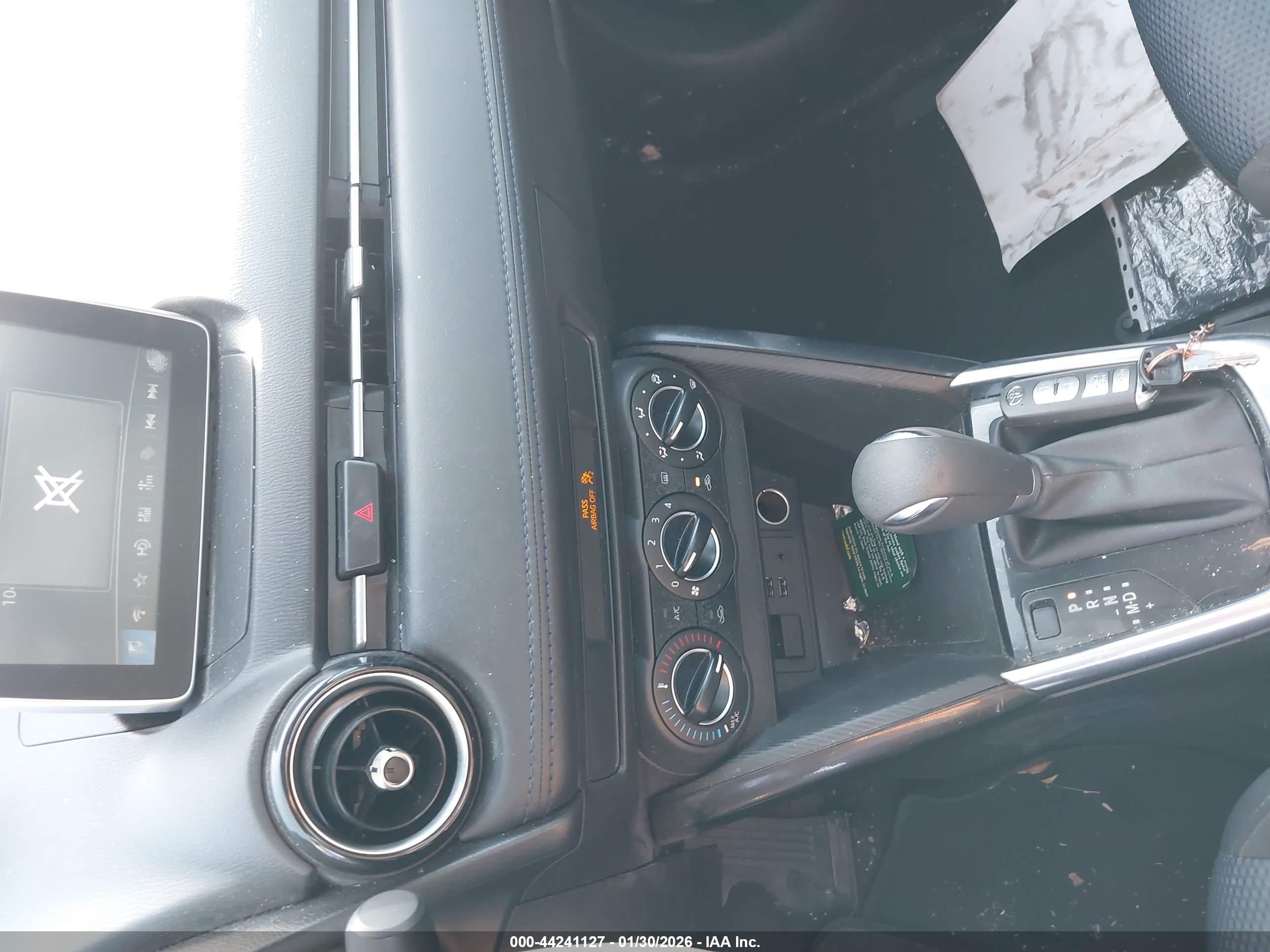 TOYOTA YARIS image 11