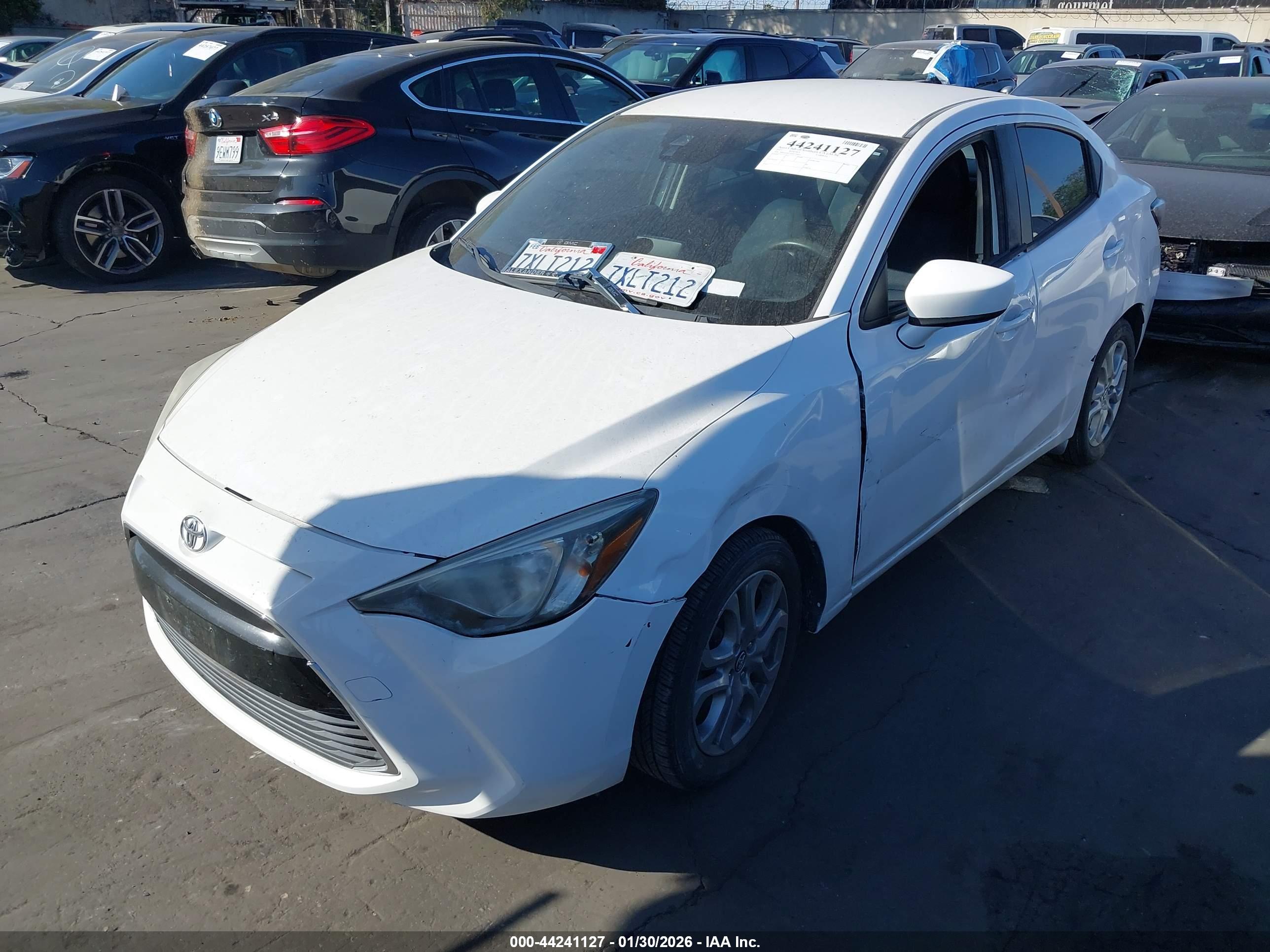 TOYOTA YARIS image 2