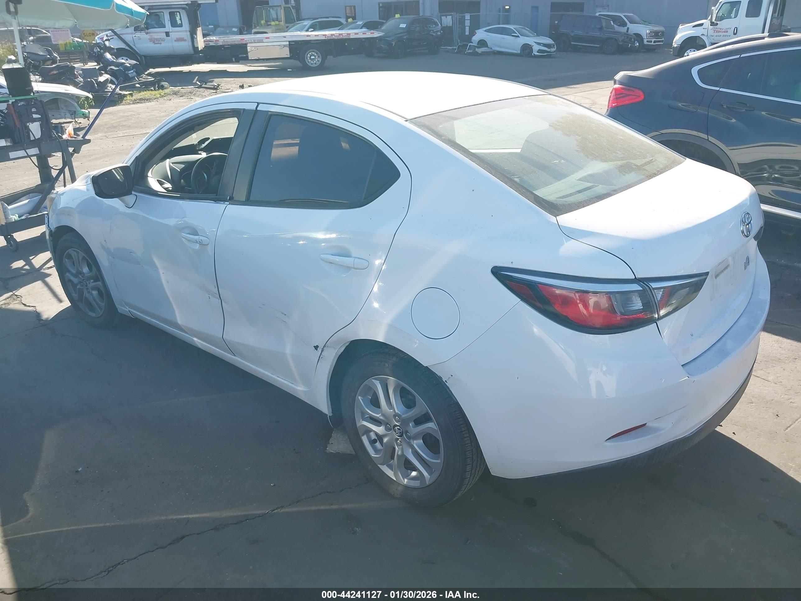 TOYOTA YARIS image 3