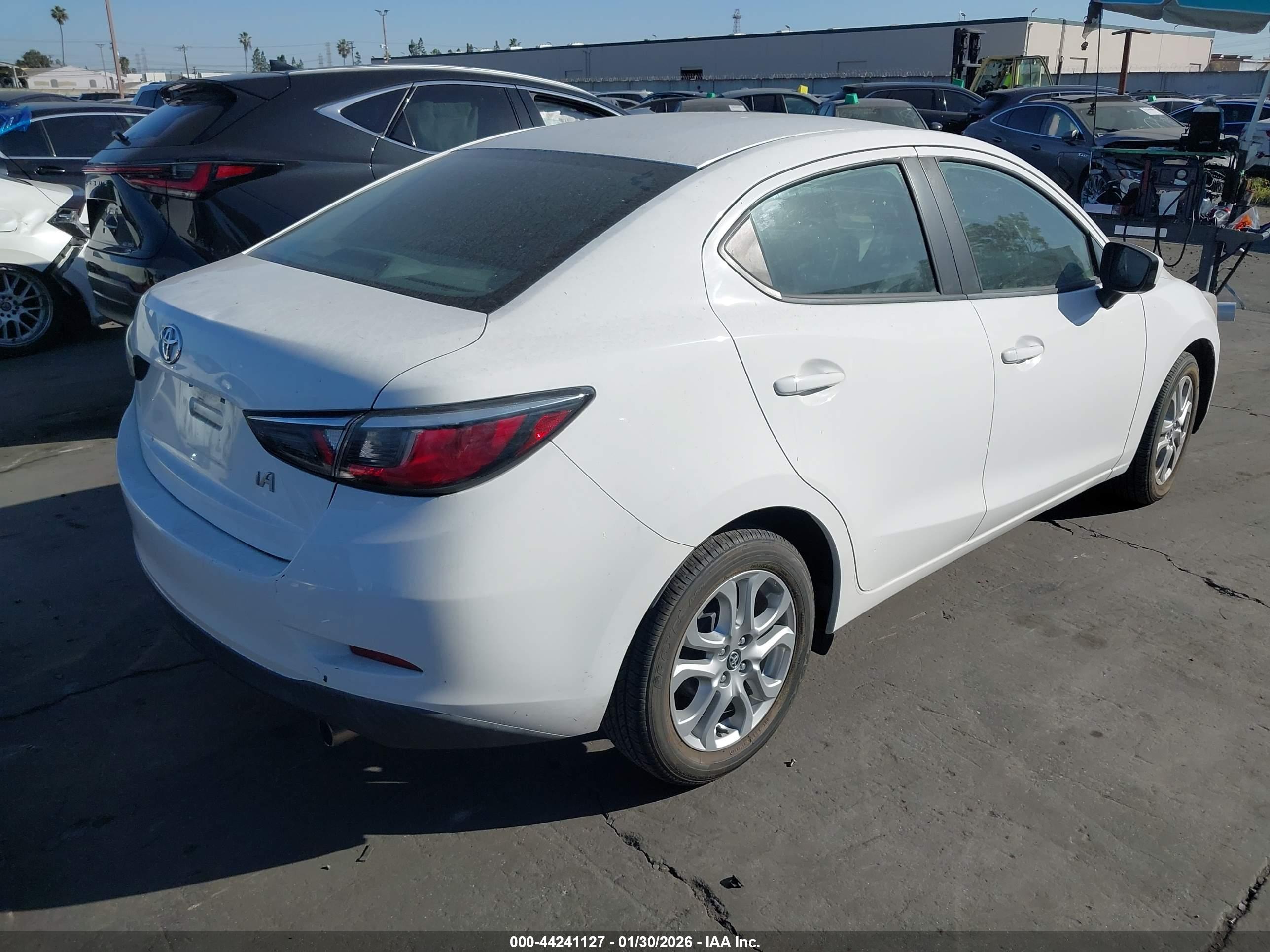 TOYOTA YARIS image 4