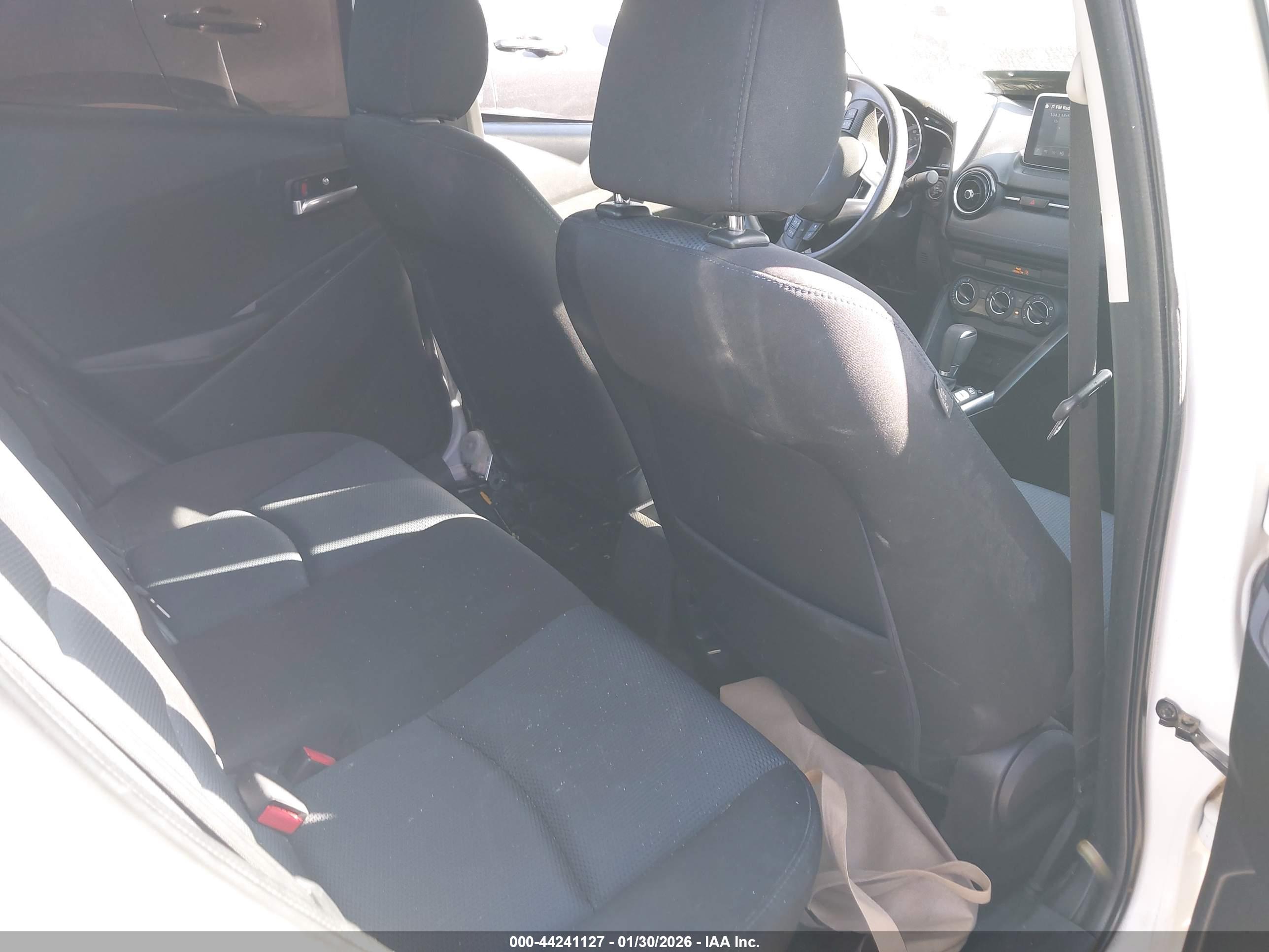 TOYOTA YARIS image 8