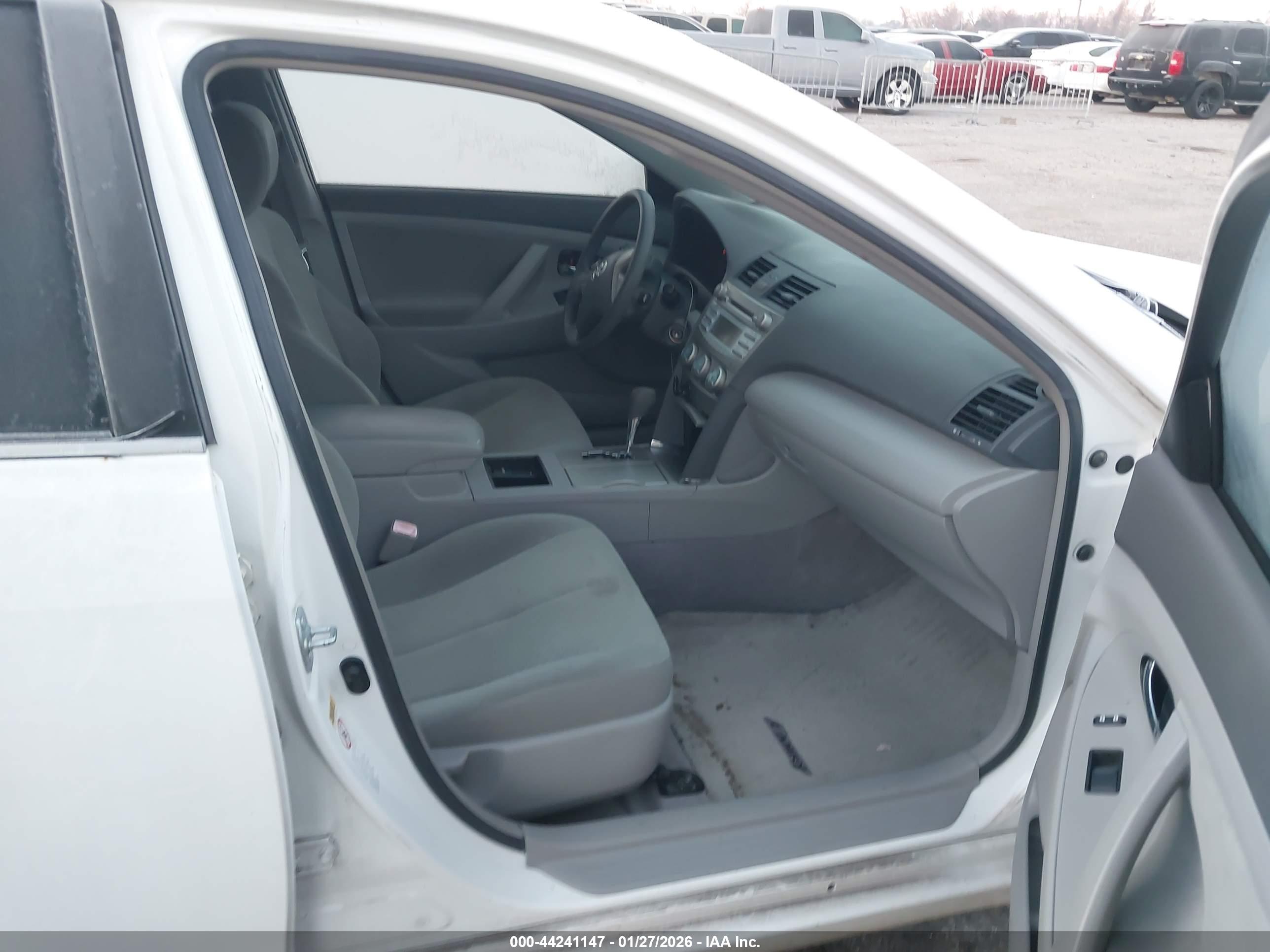TOYOTA CAMRY image 5