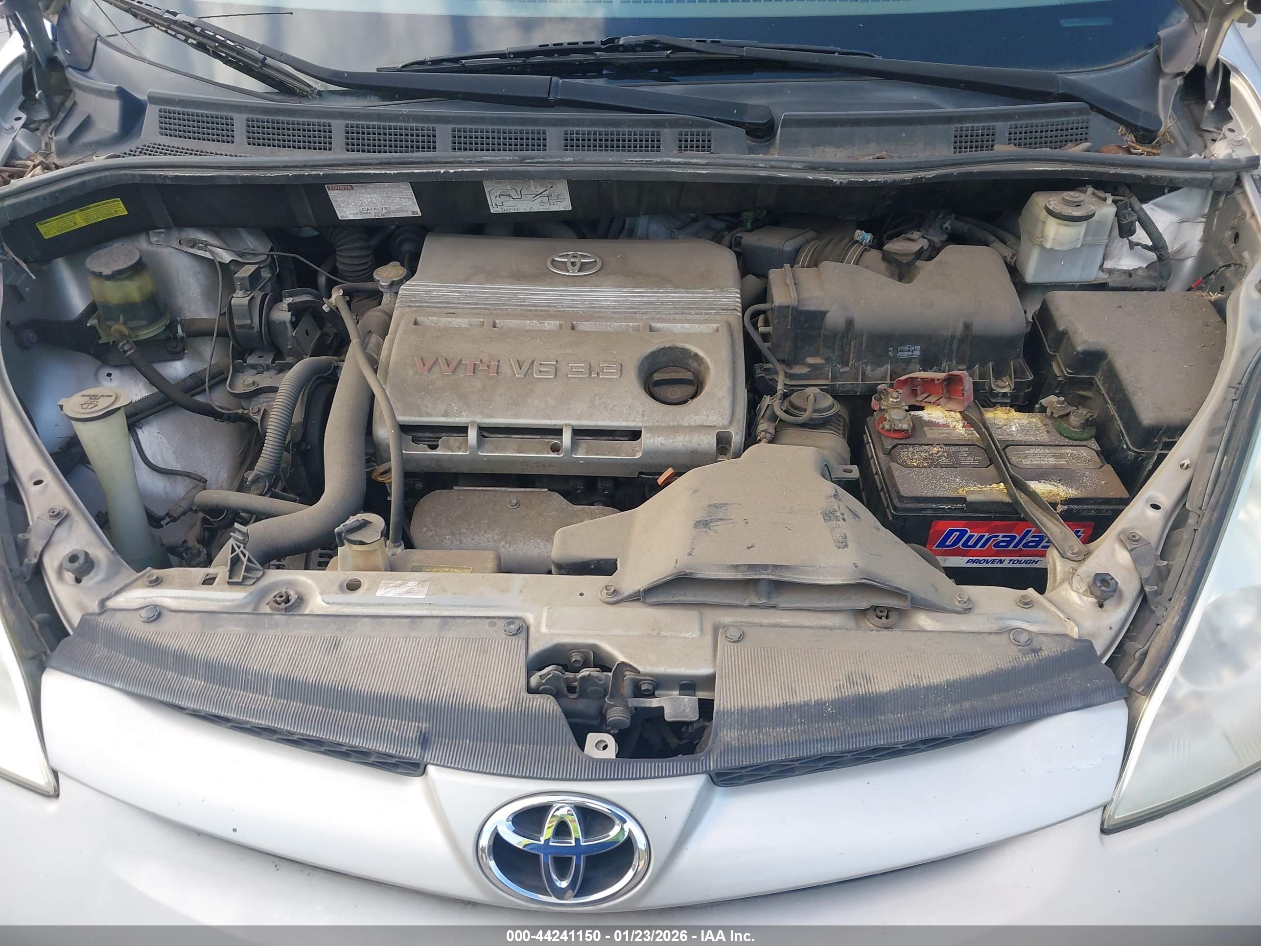 TOYOTA SIENNA image 10