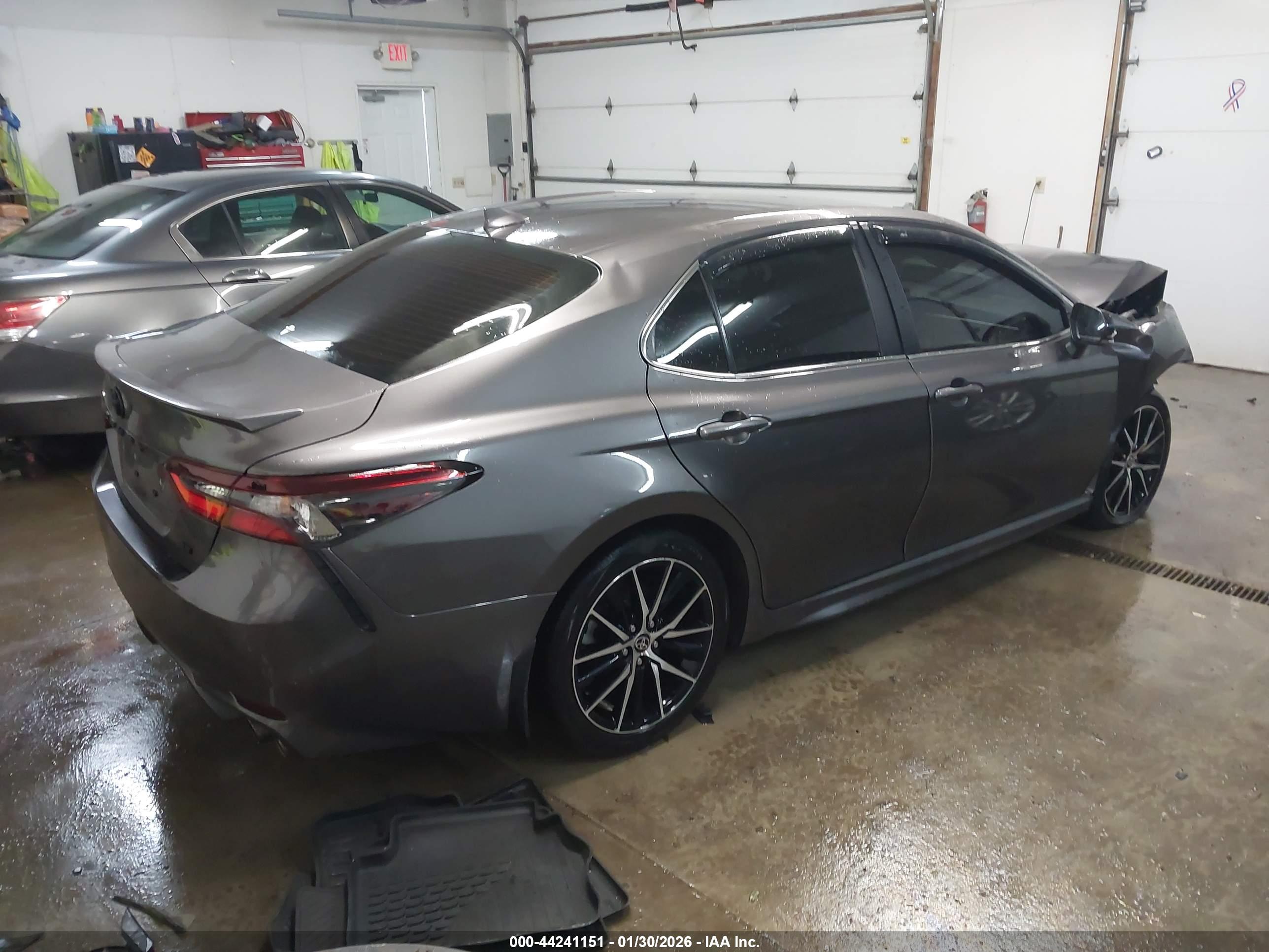 TOYOTA CAMRY image 4