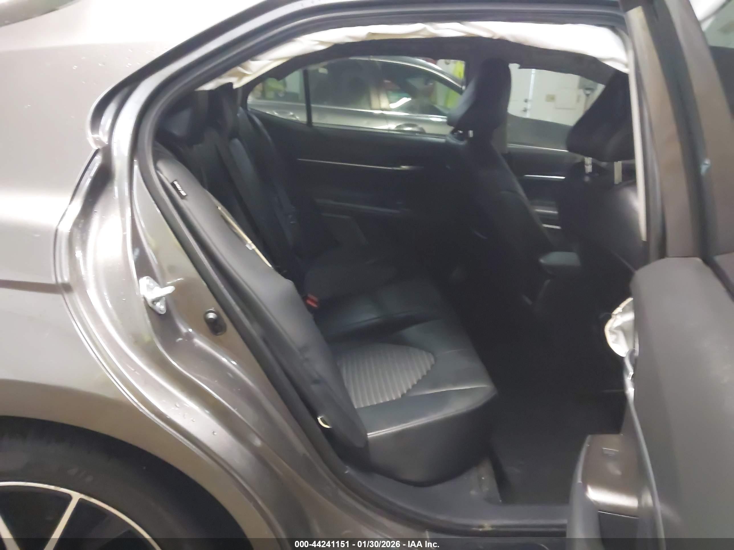 TOYOTA CAMRY image 8