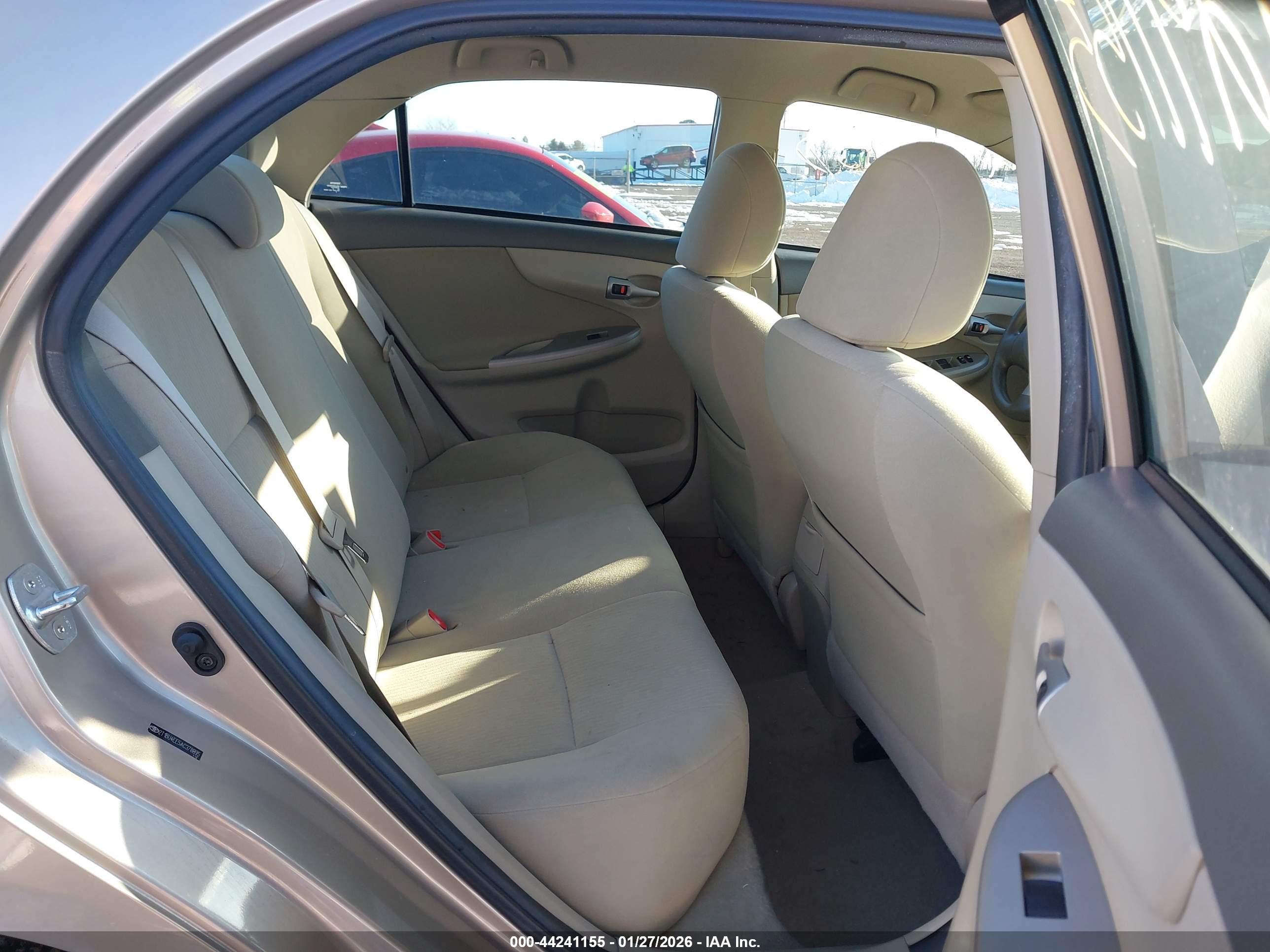 TOYOTA COROLLA image 8