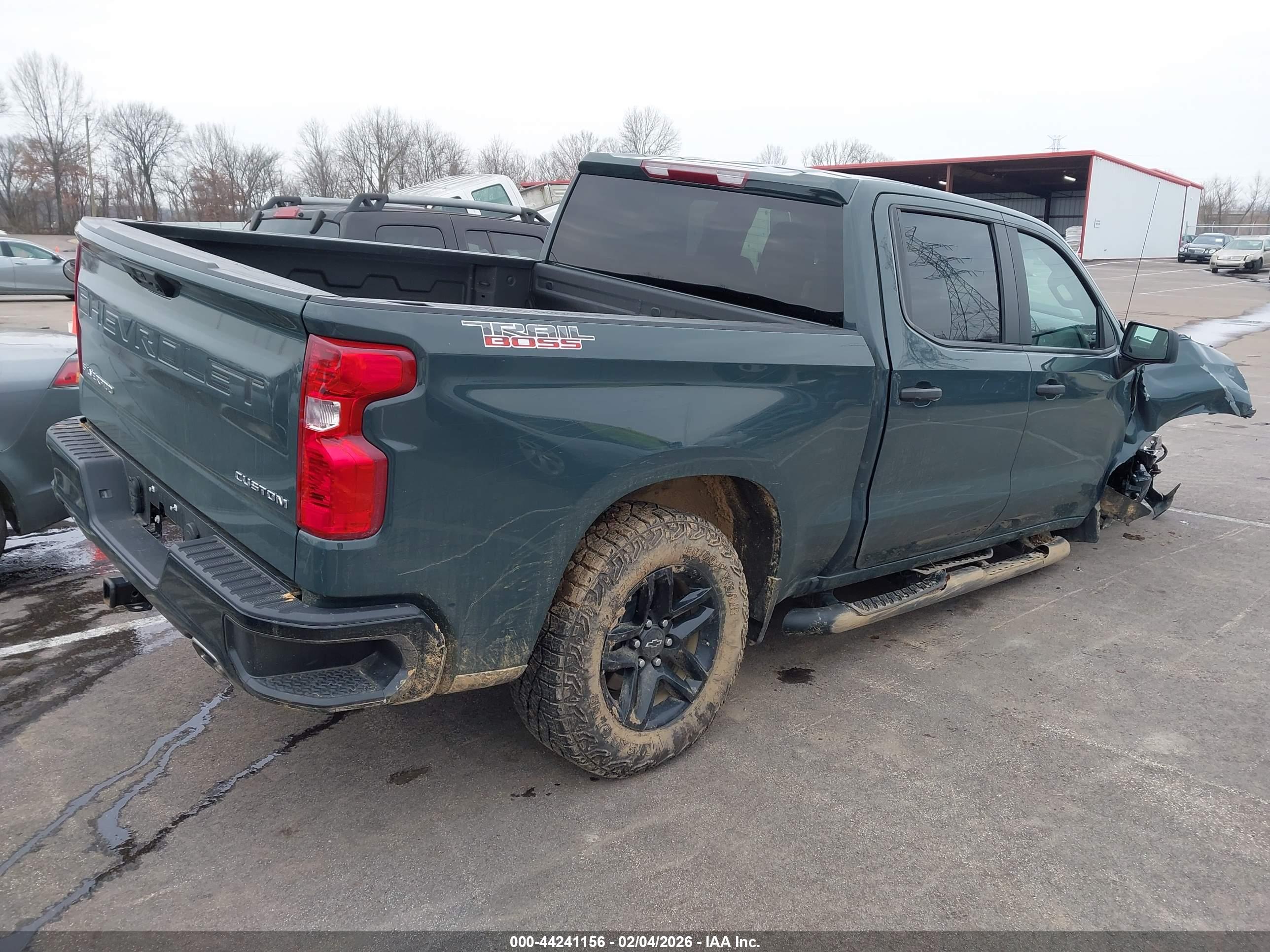 CHEVROLET SILVERADO image 4