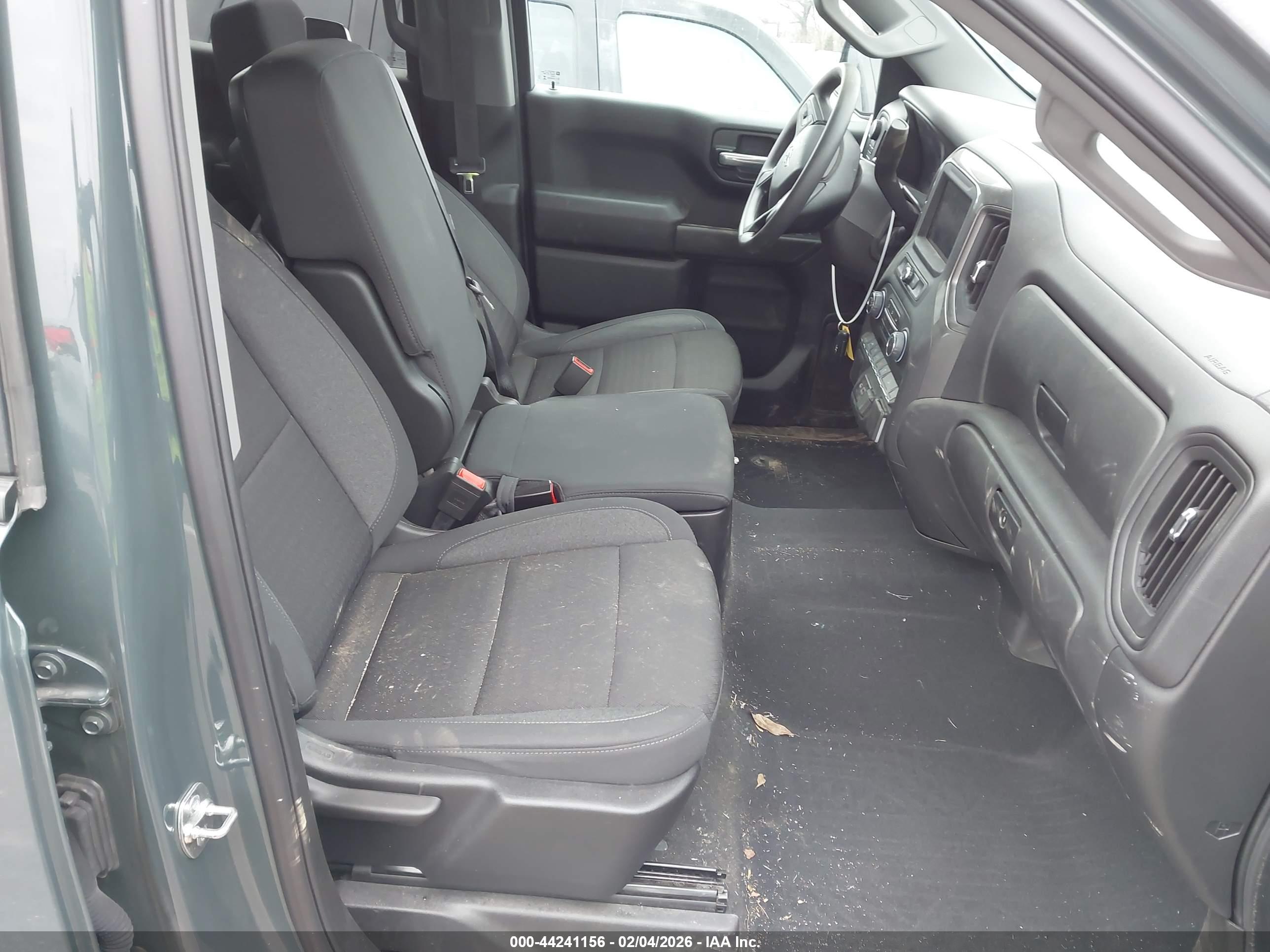 CHEVROLET SILVERADO image 5