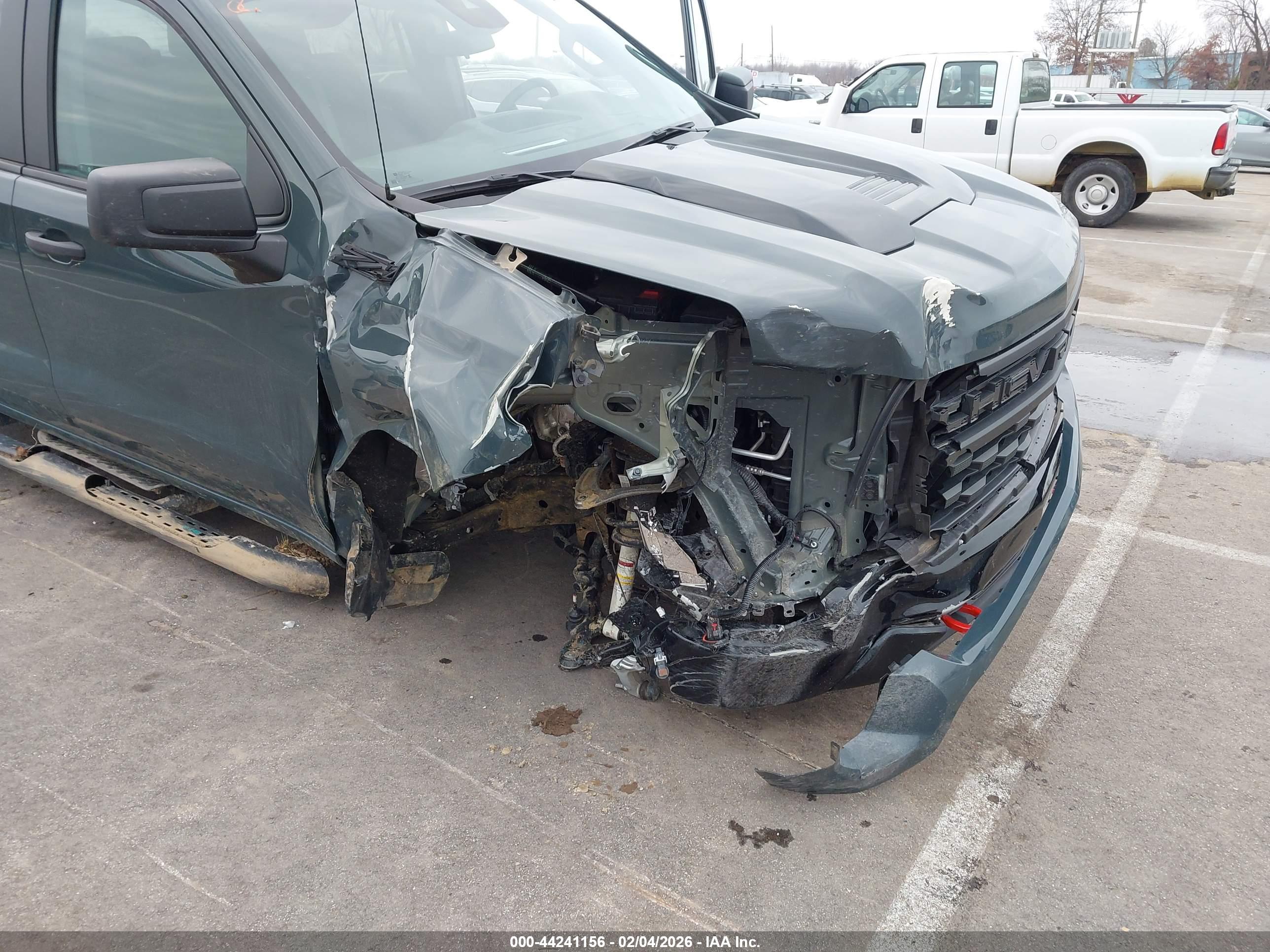 CHEVROLET SILVERADO image 6