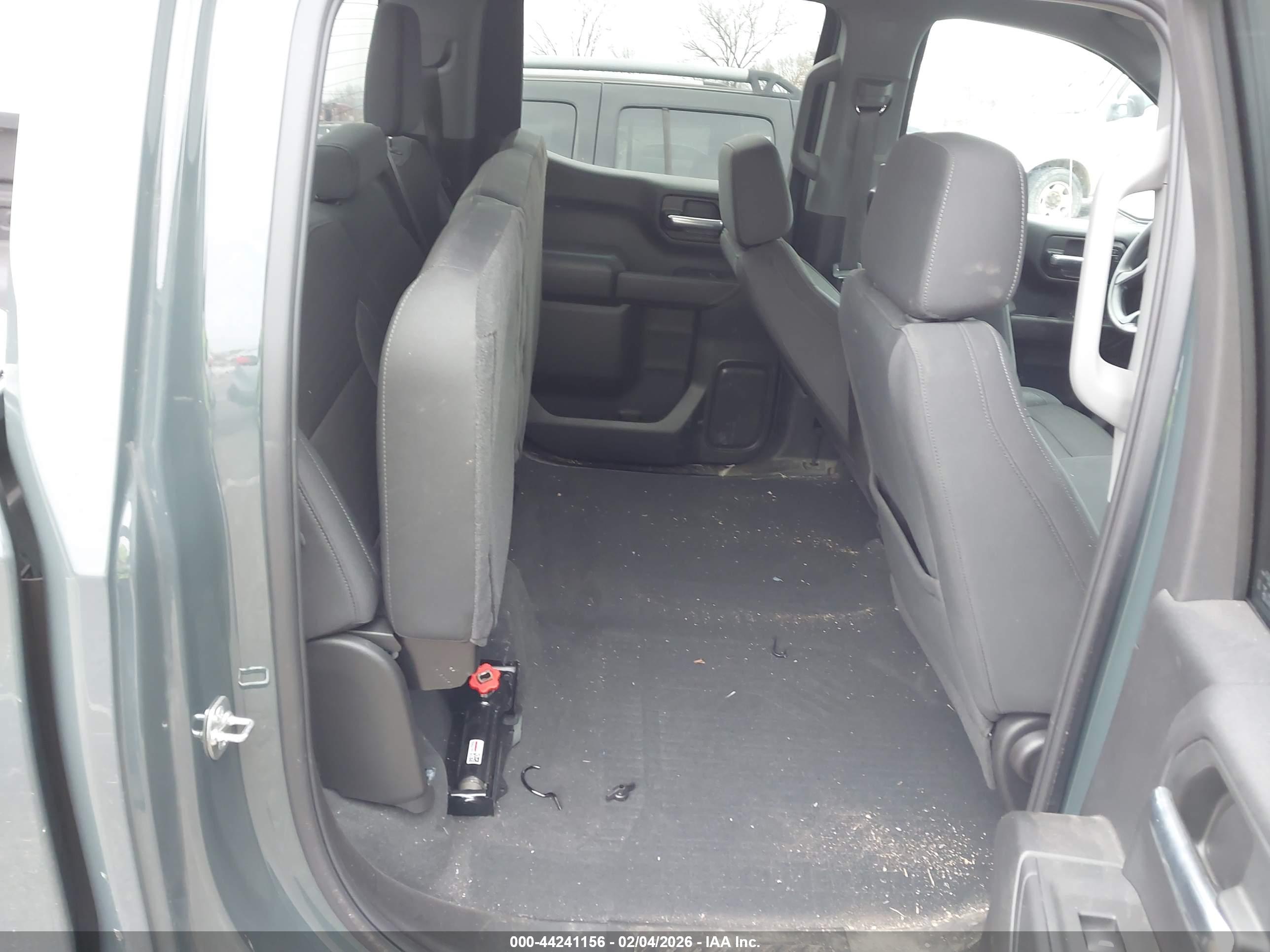 CHEVROLET SILVERADO image 8