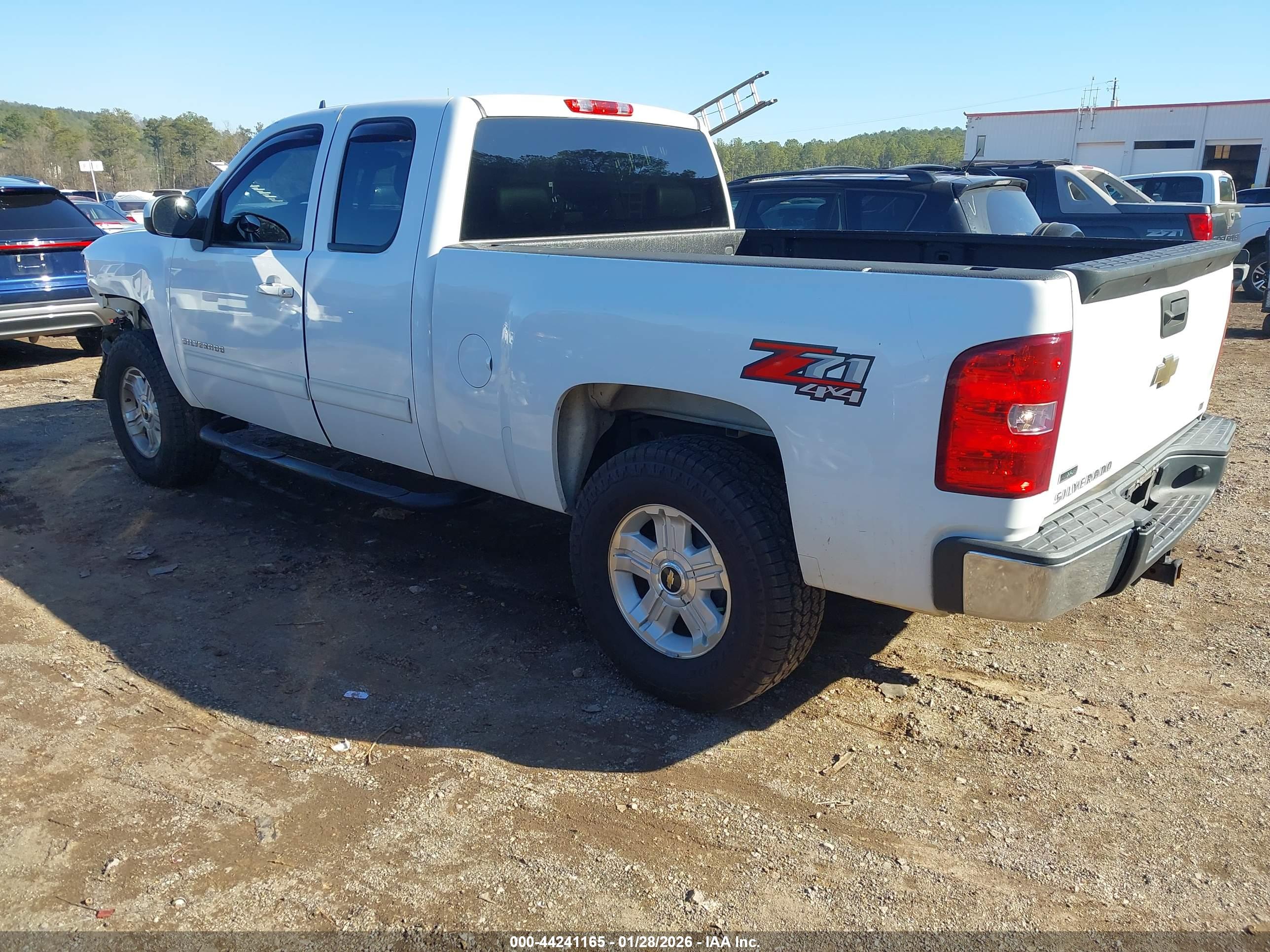 CHEVROLET SILVERADO image 3