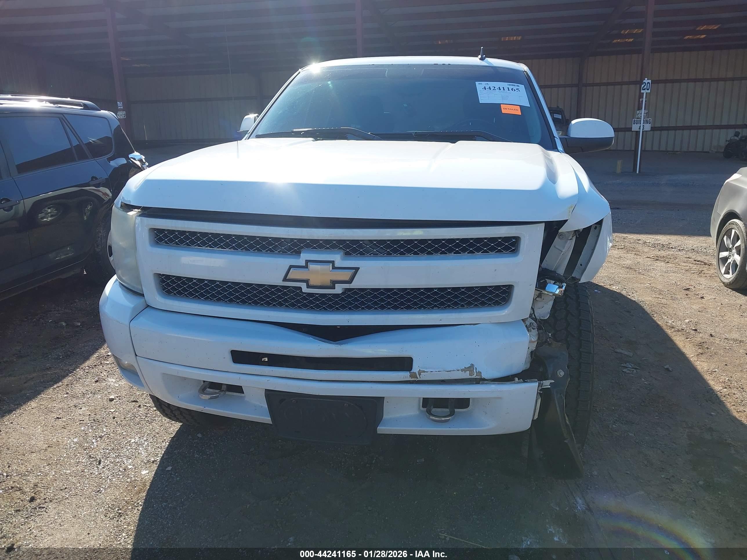 CHEVROLET SILVERADO image 6