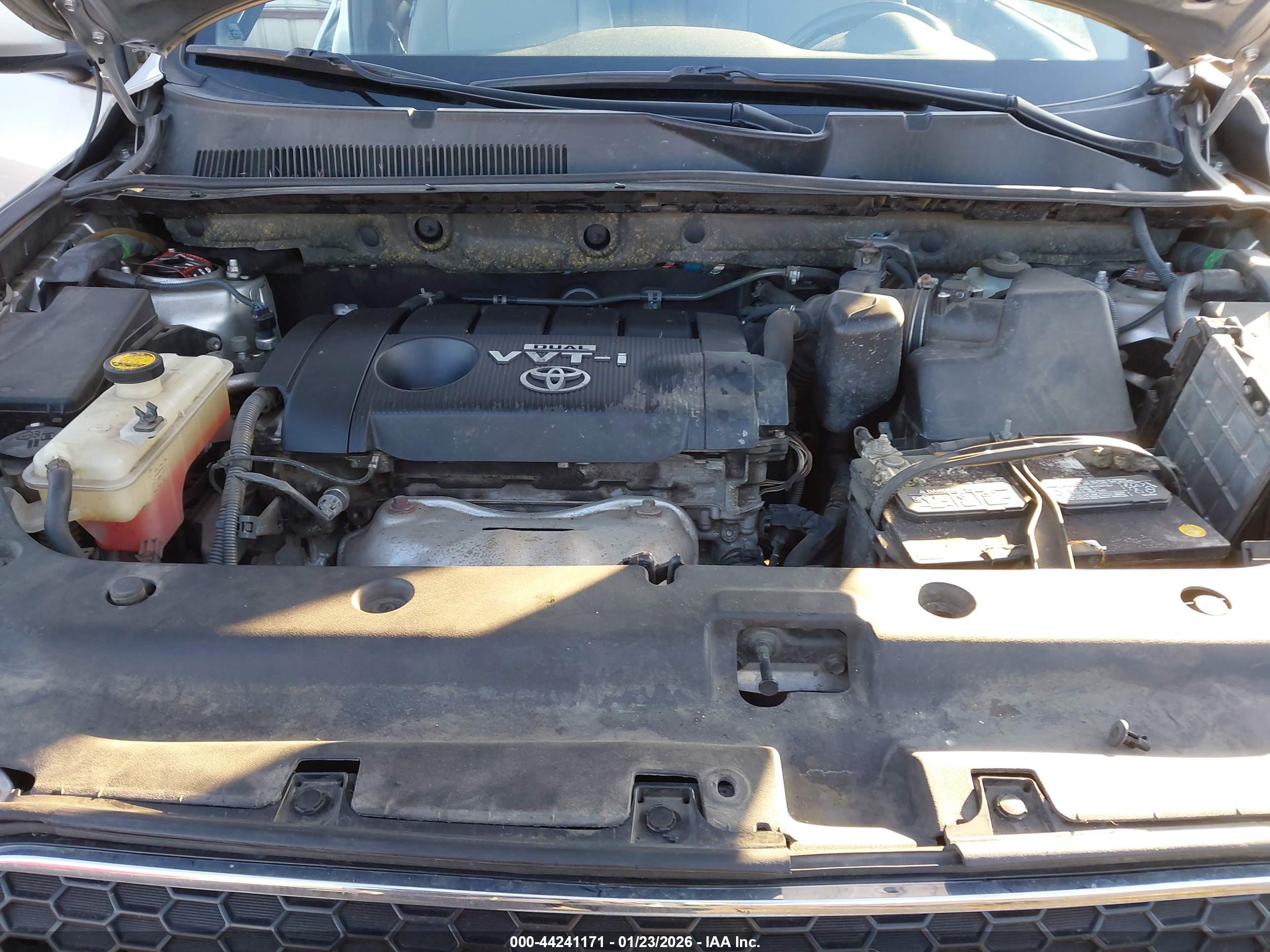 TOYOTA RAV4 image 10