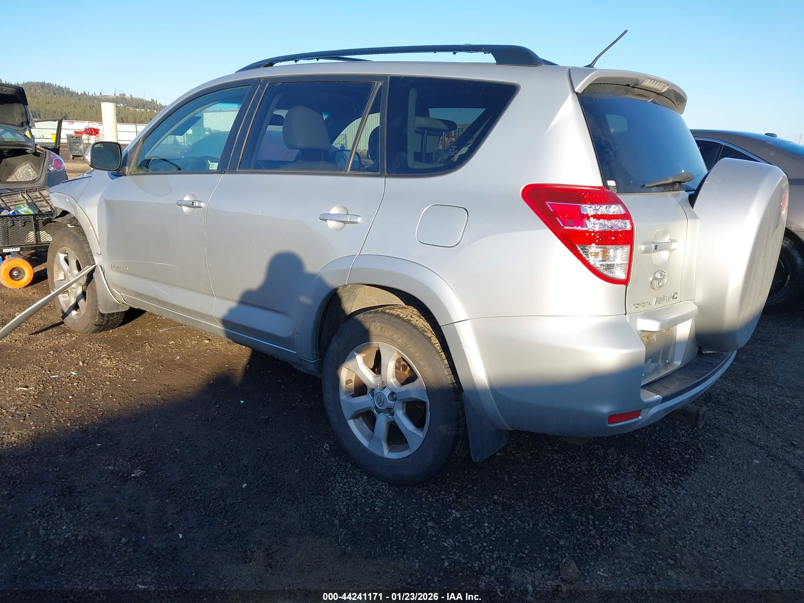 TOYOTA RAV4 image 3