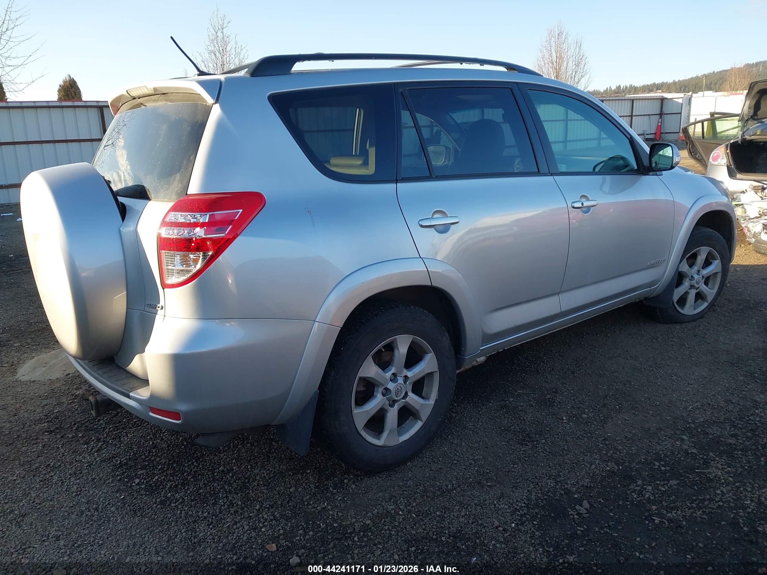TOYOTA RAV4 image 4