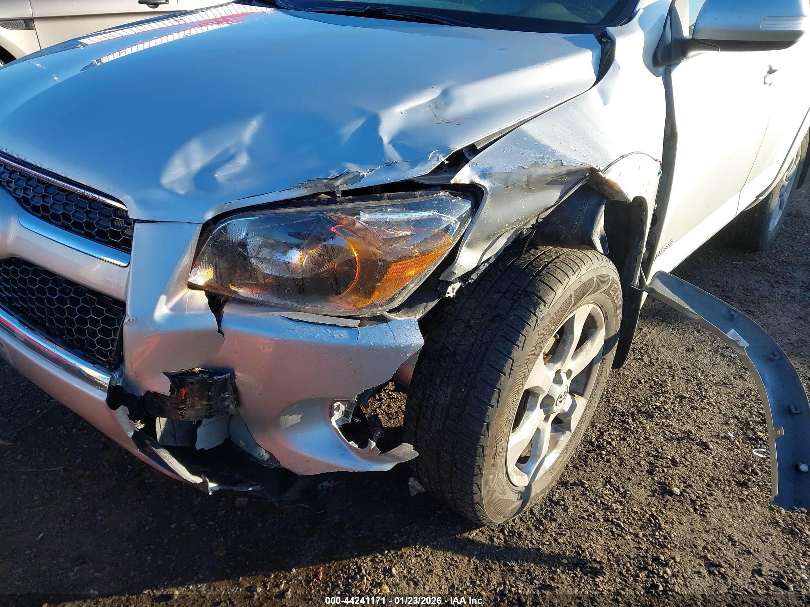 TOYOTA RAV4 image 6
