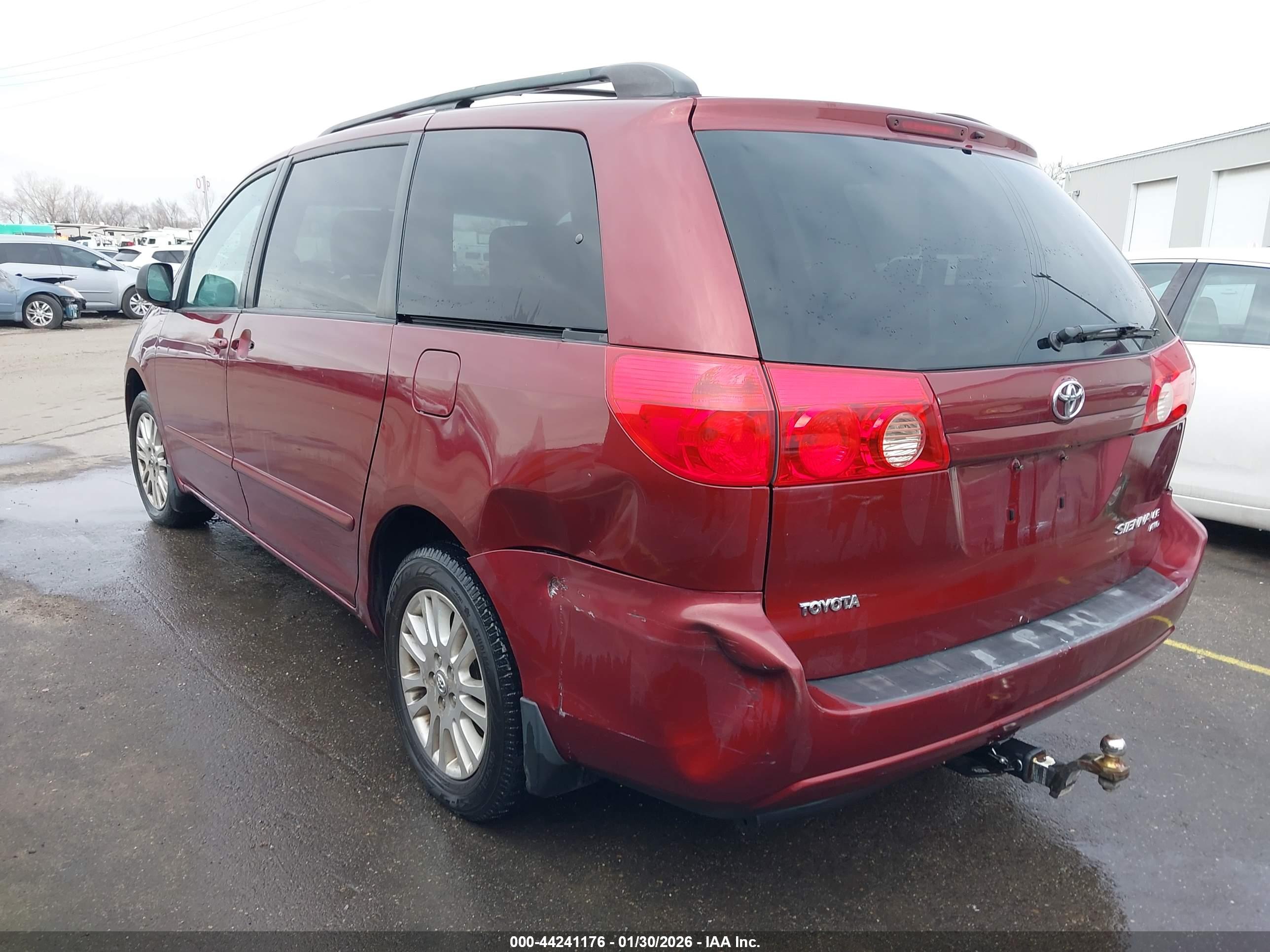 TOYOTA SIENNA image 3