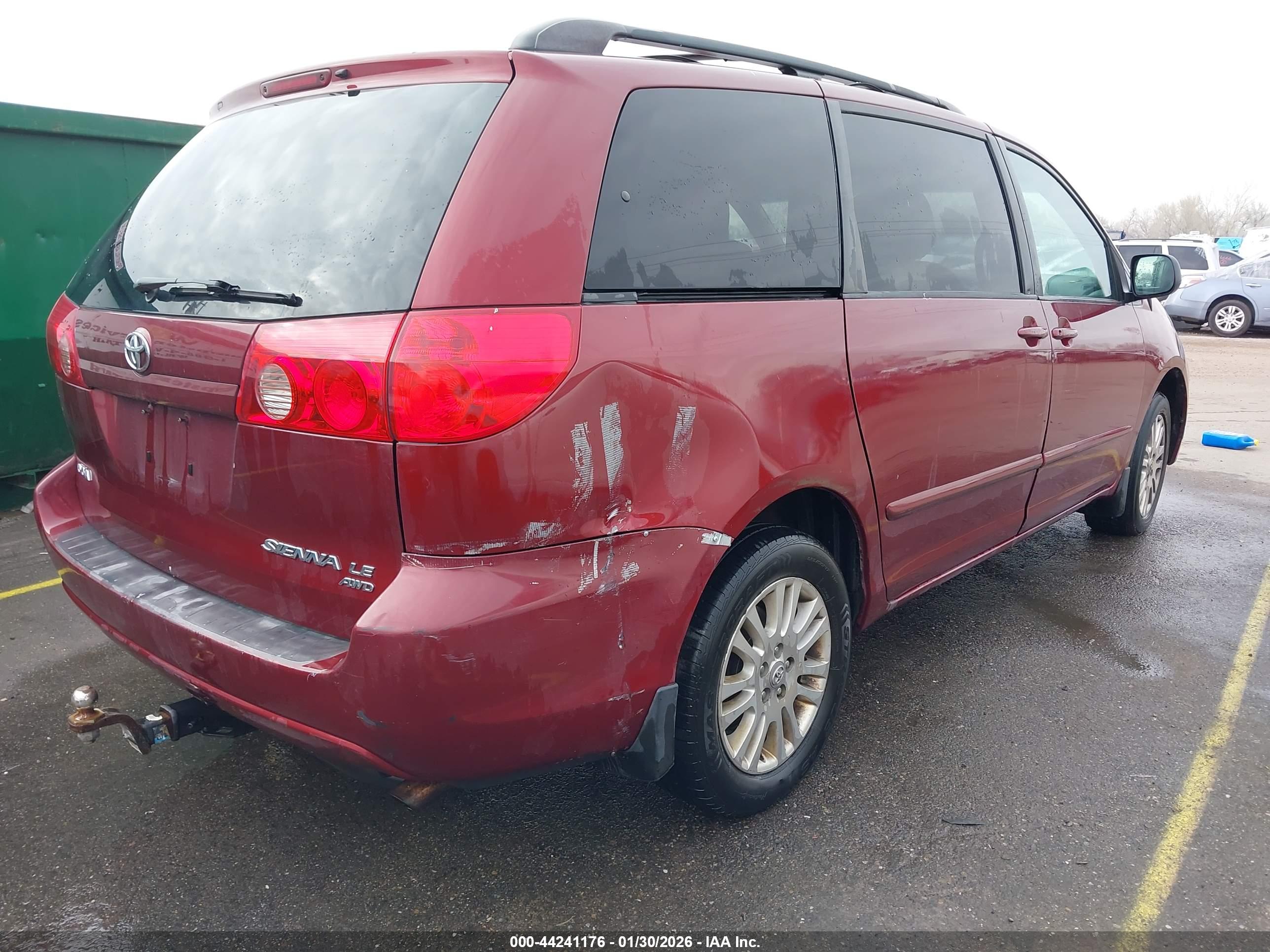 TOYOTA SIENNA image 4