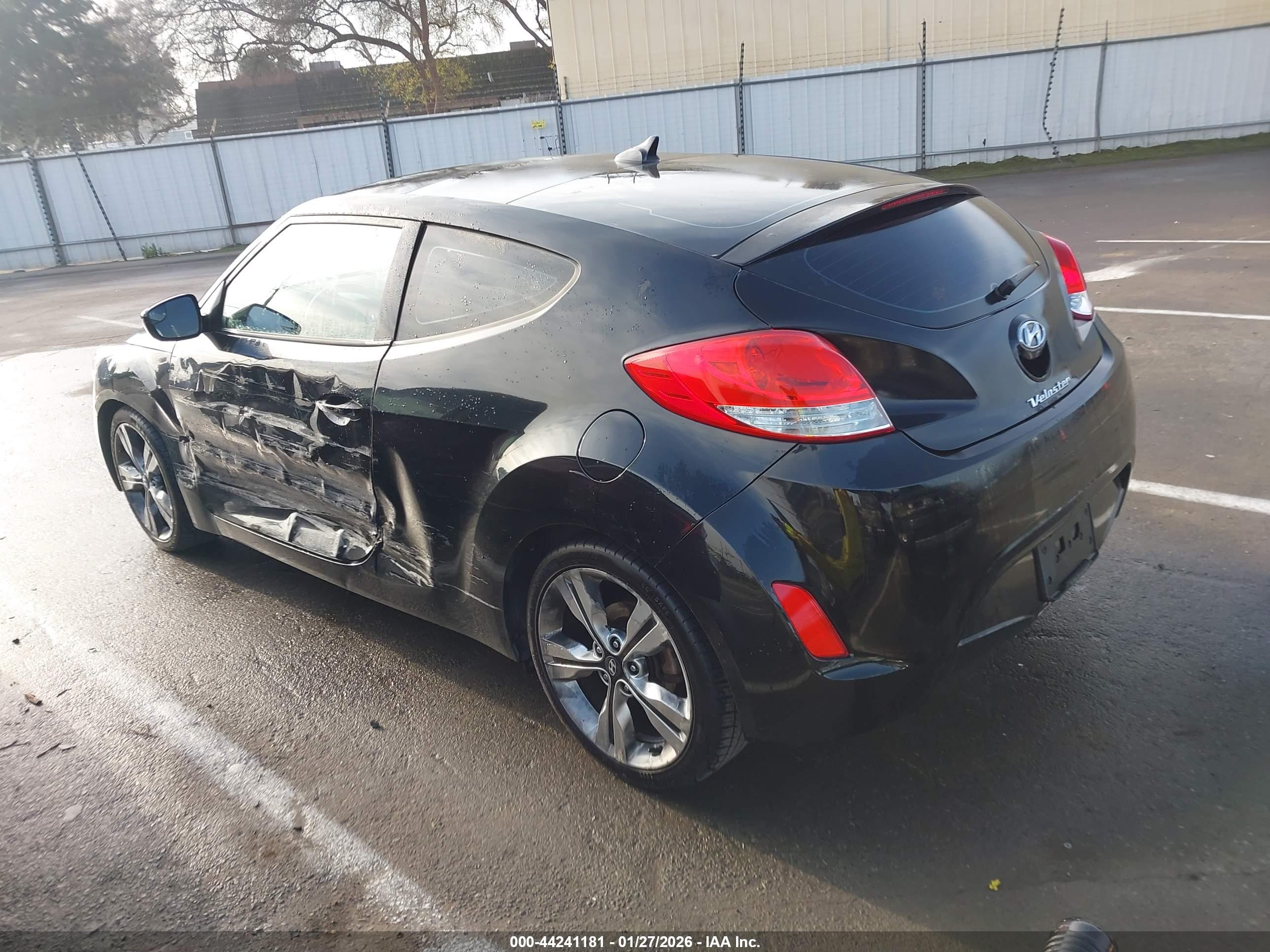 HYUNDAI VELOSTER image 3