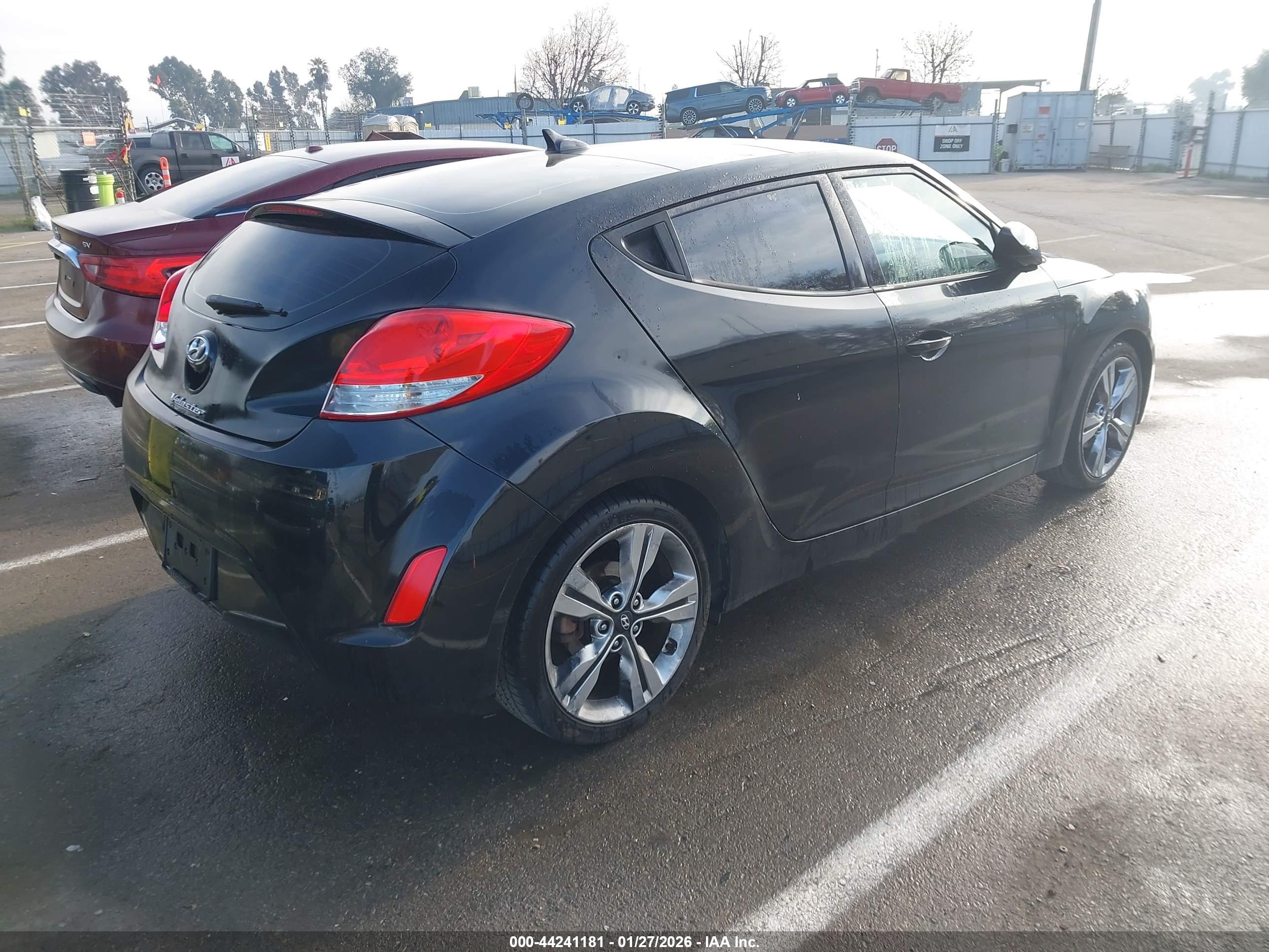 HYUNDAI VELOSTER image 4