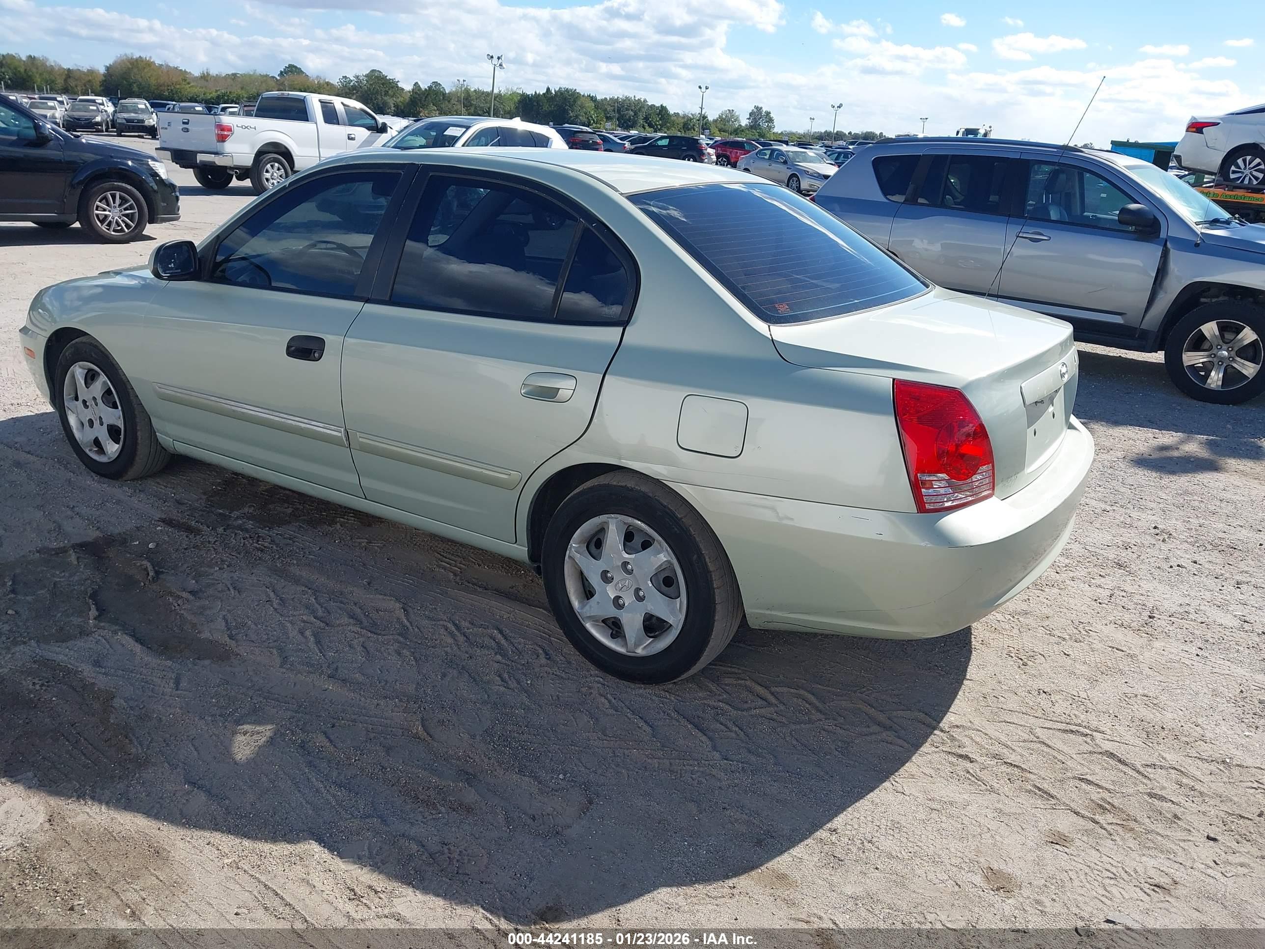 HYUNDAI ELANTRA image 3