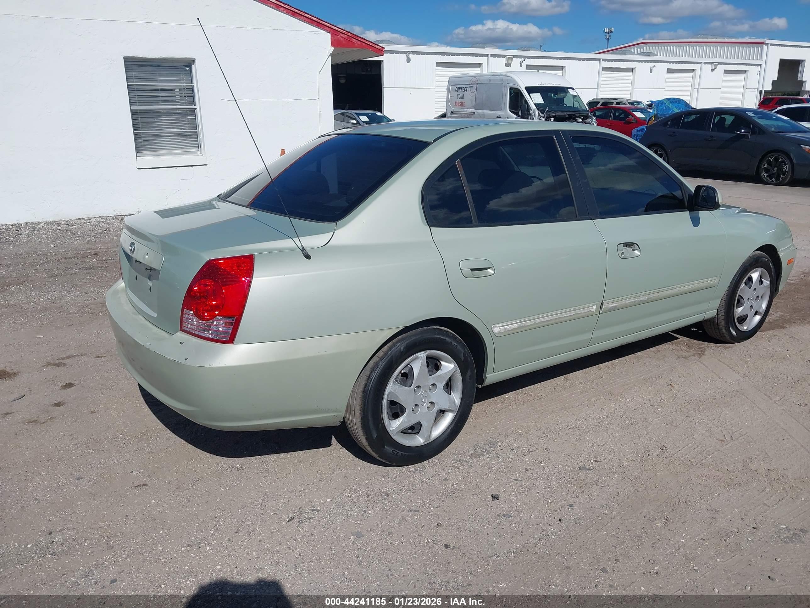 HYUNDAI ELANTRA image 4