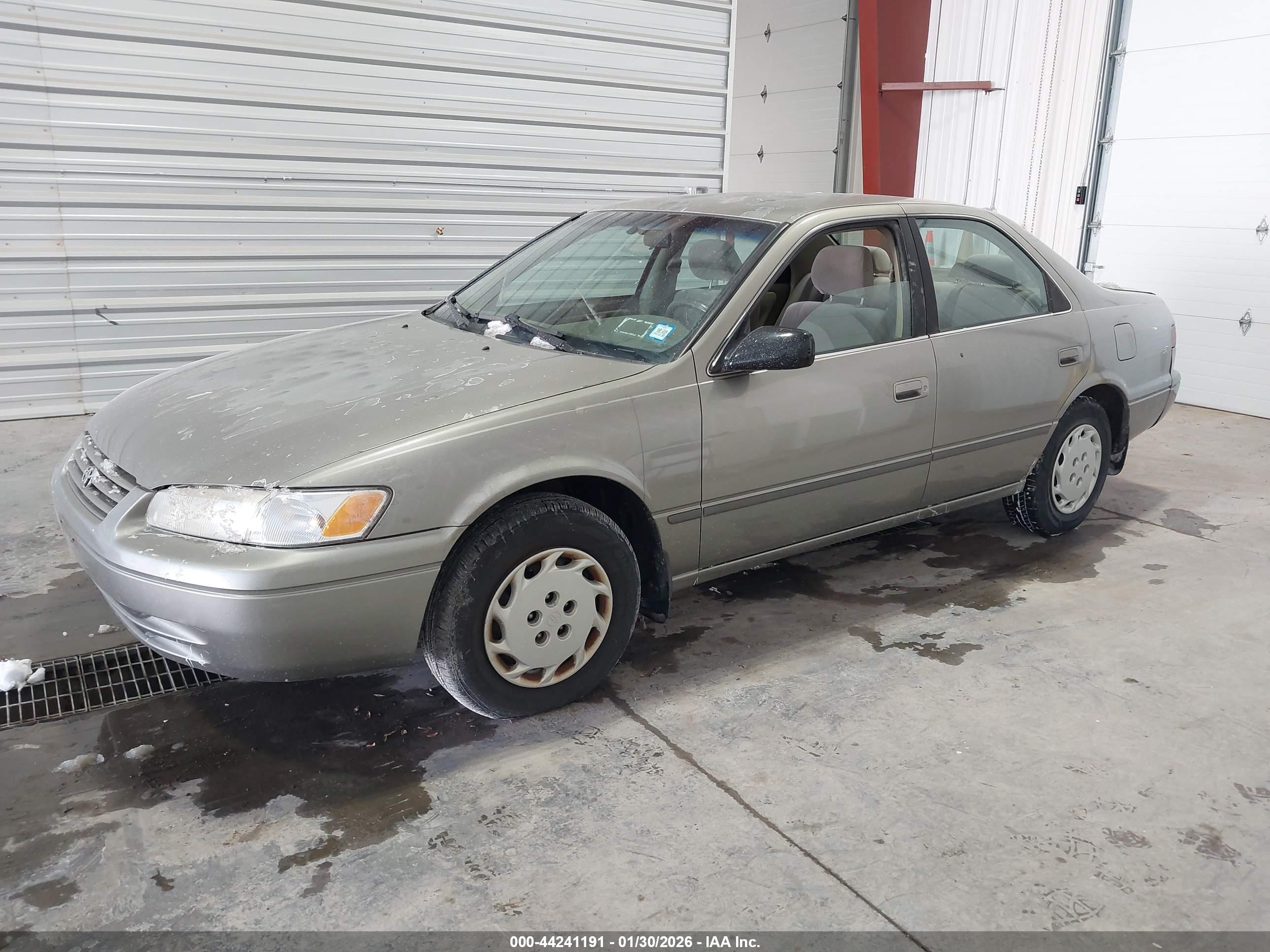 TOYOTA CAMRY image 2