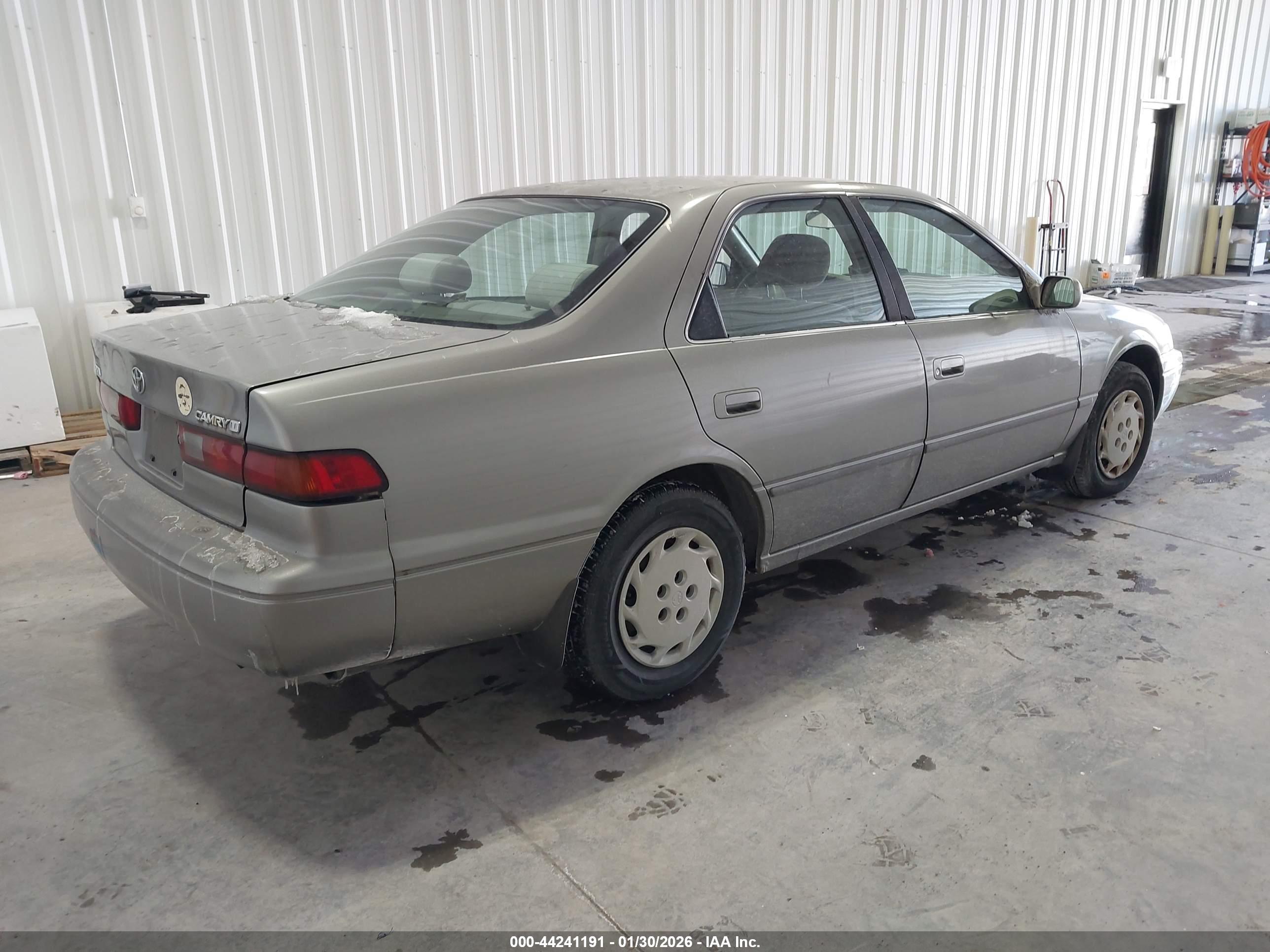 TOYOTA CAMRY image 4
