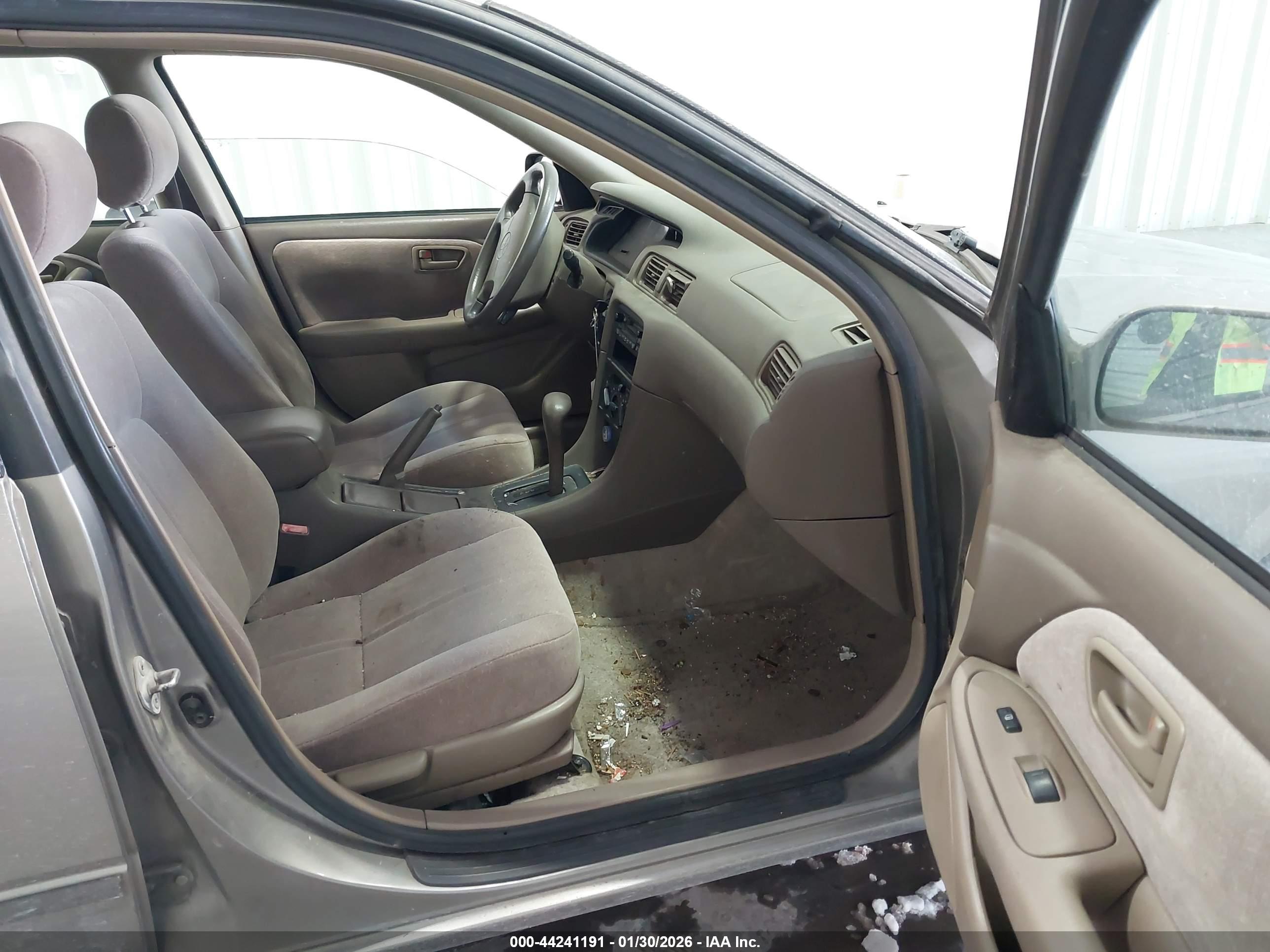 TOYOTA CAMRY image 5