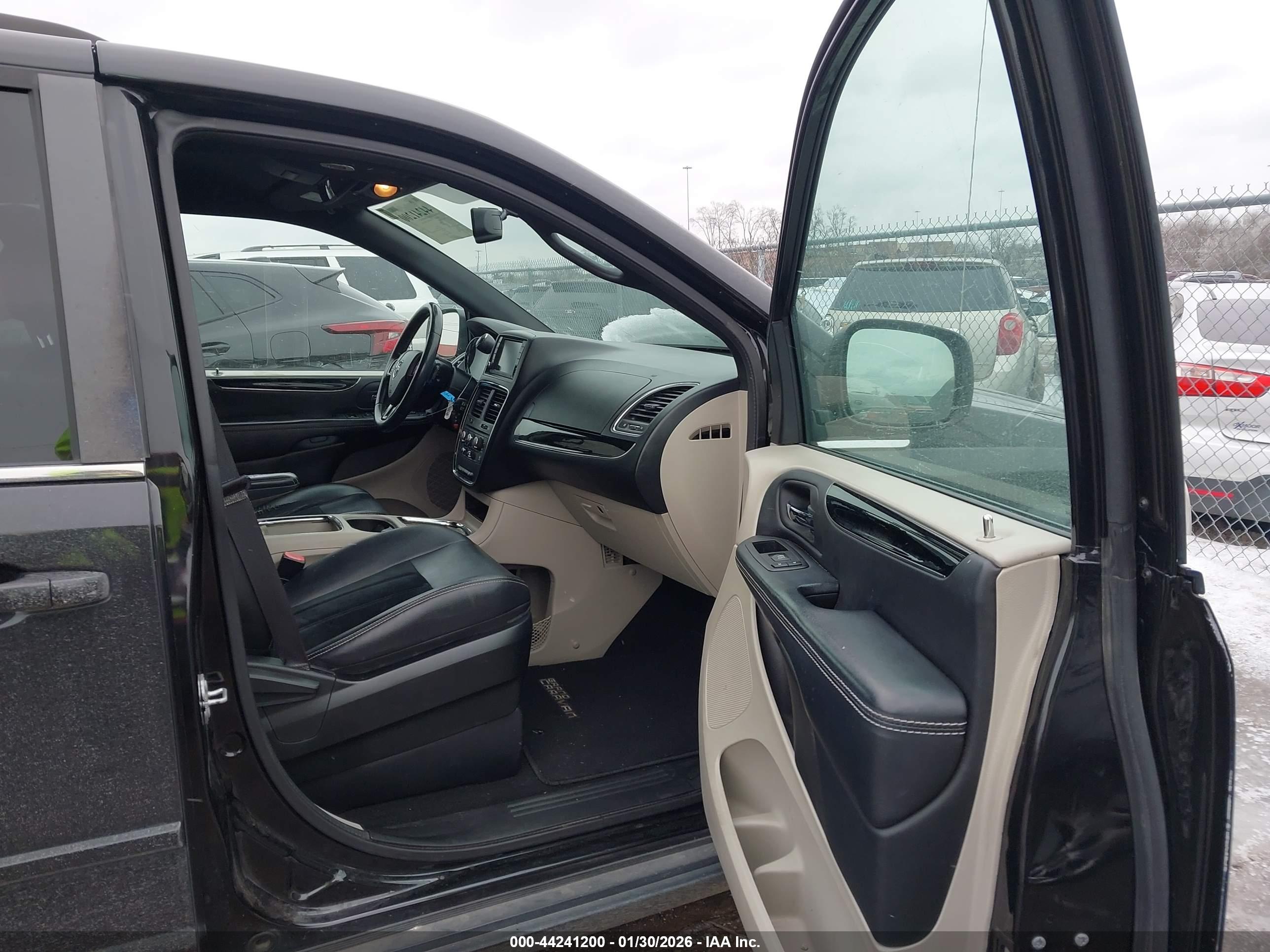 DODGE GRAND image 5
