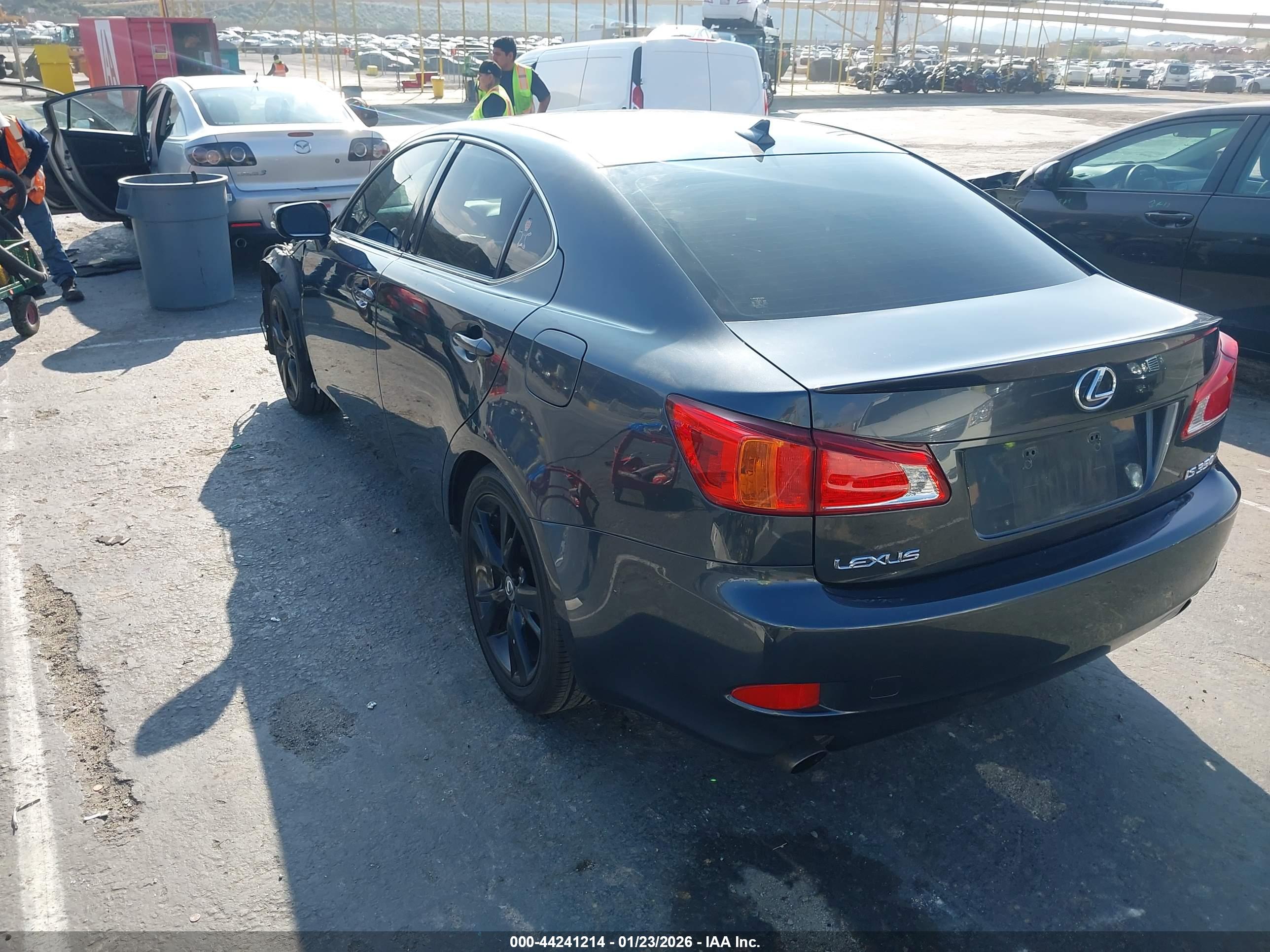 LEXUS IS image 3