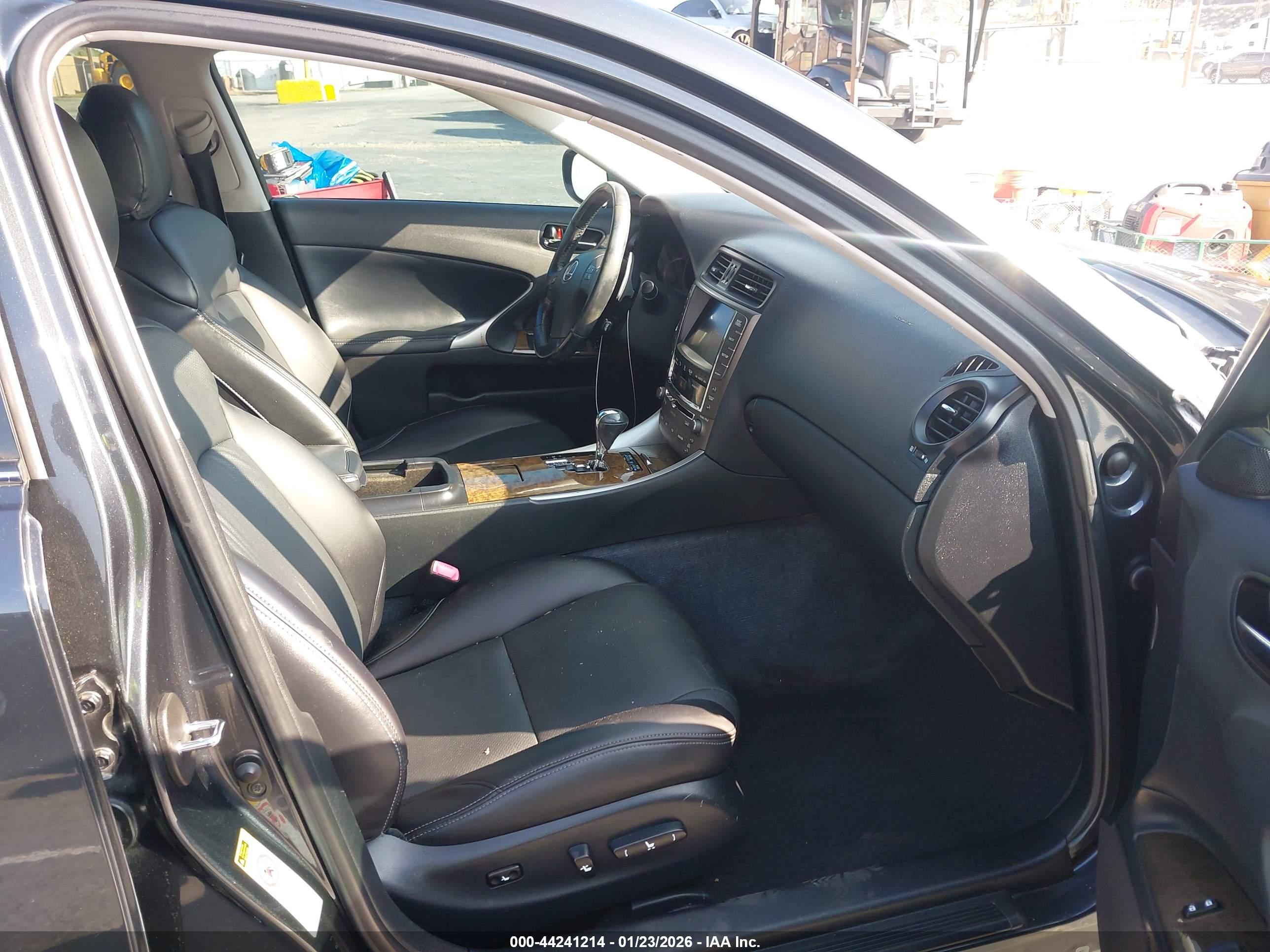 LEXUS IS image 5