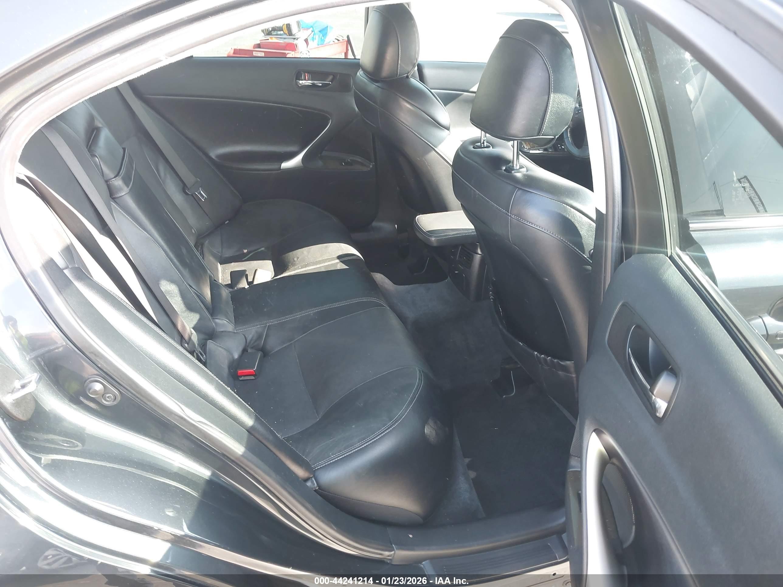 LEXUS IS image 8
