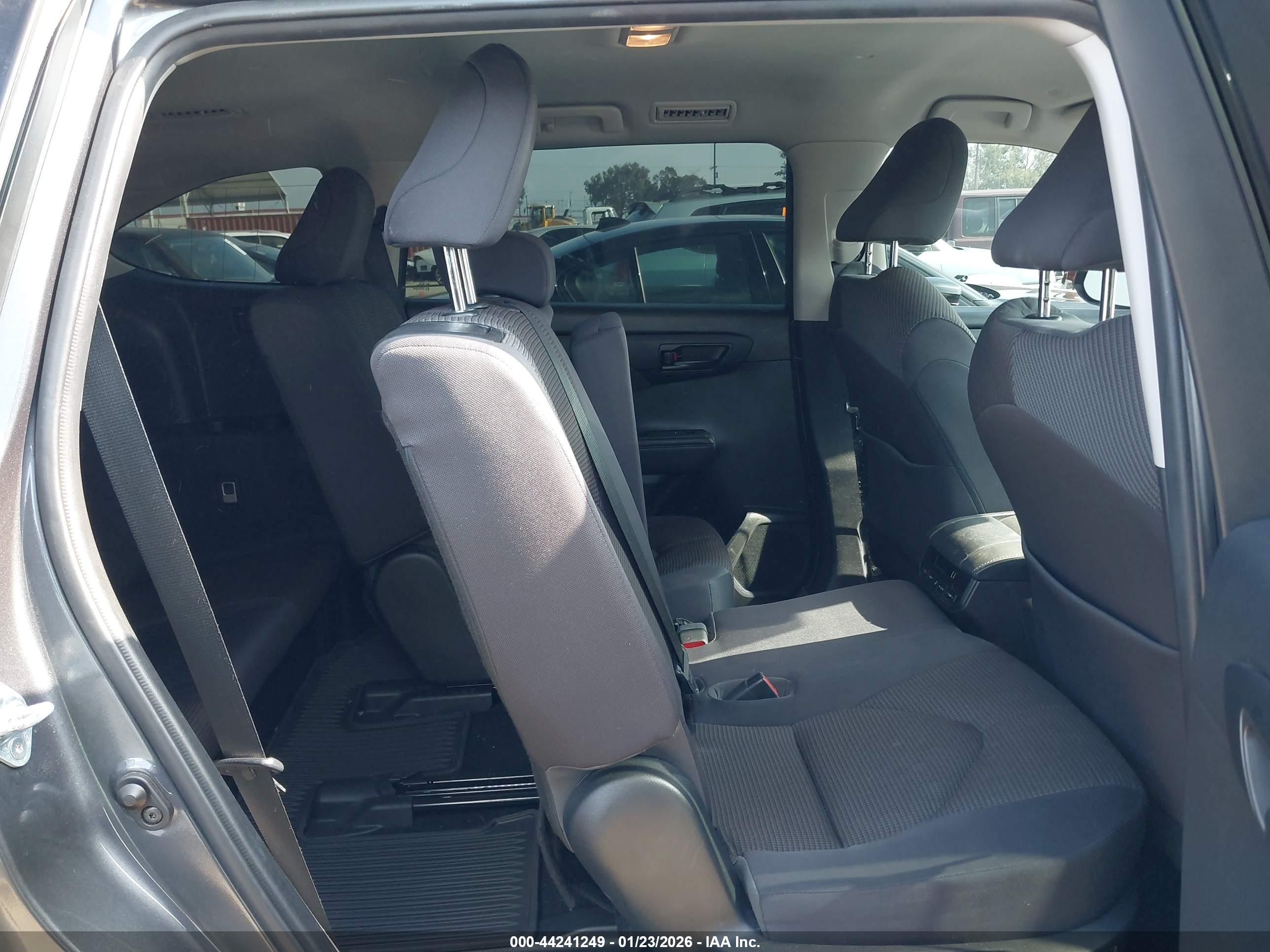 TOYOTA HIGHLANDER image 8