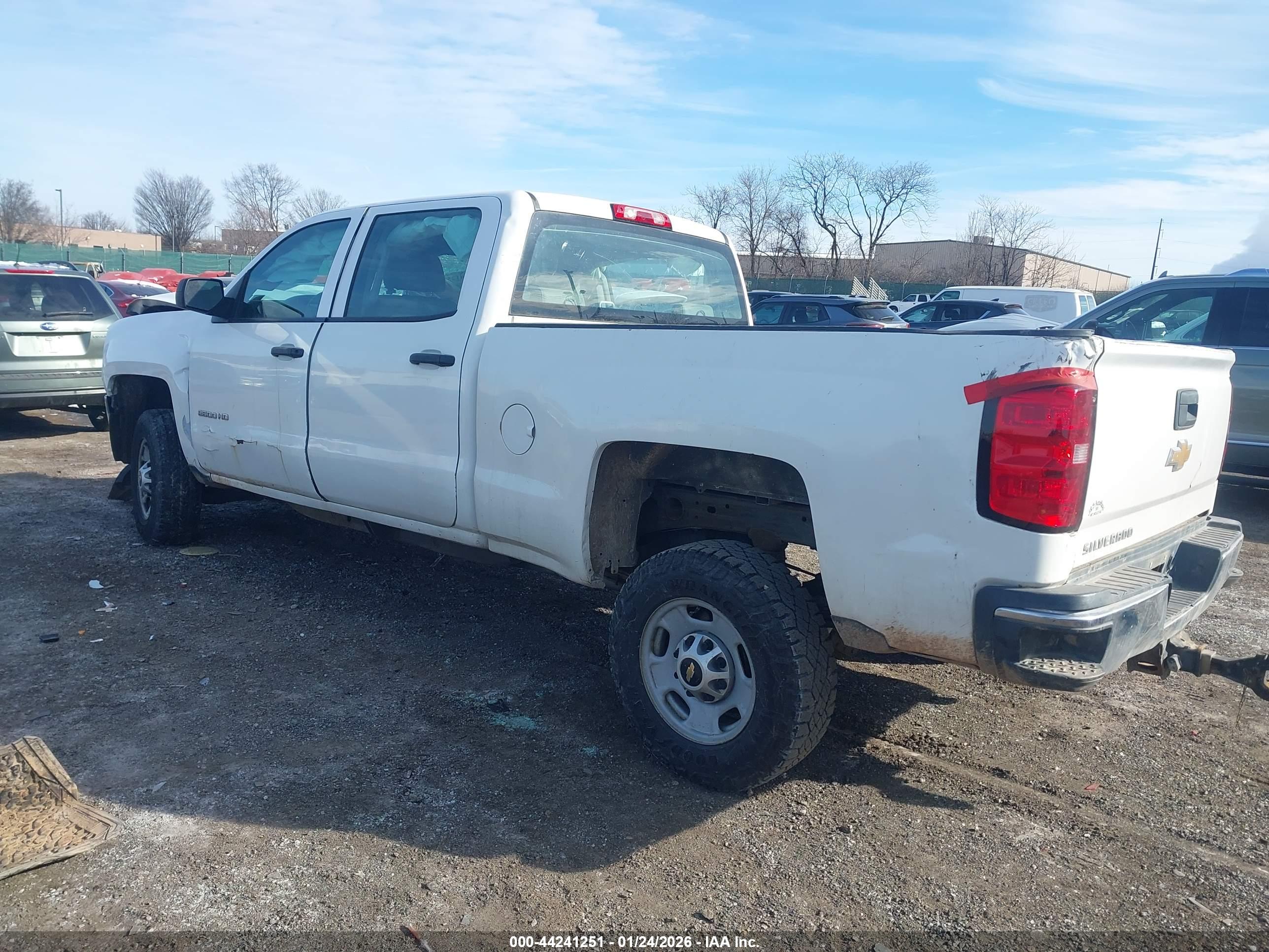 CHEVROLET SILVERADO image 3