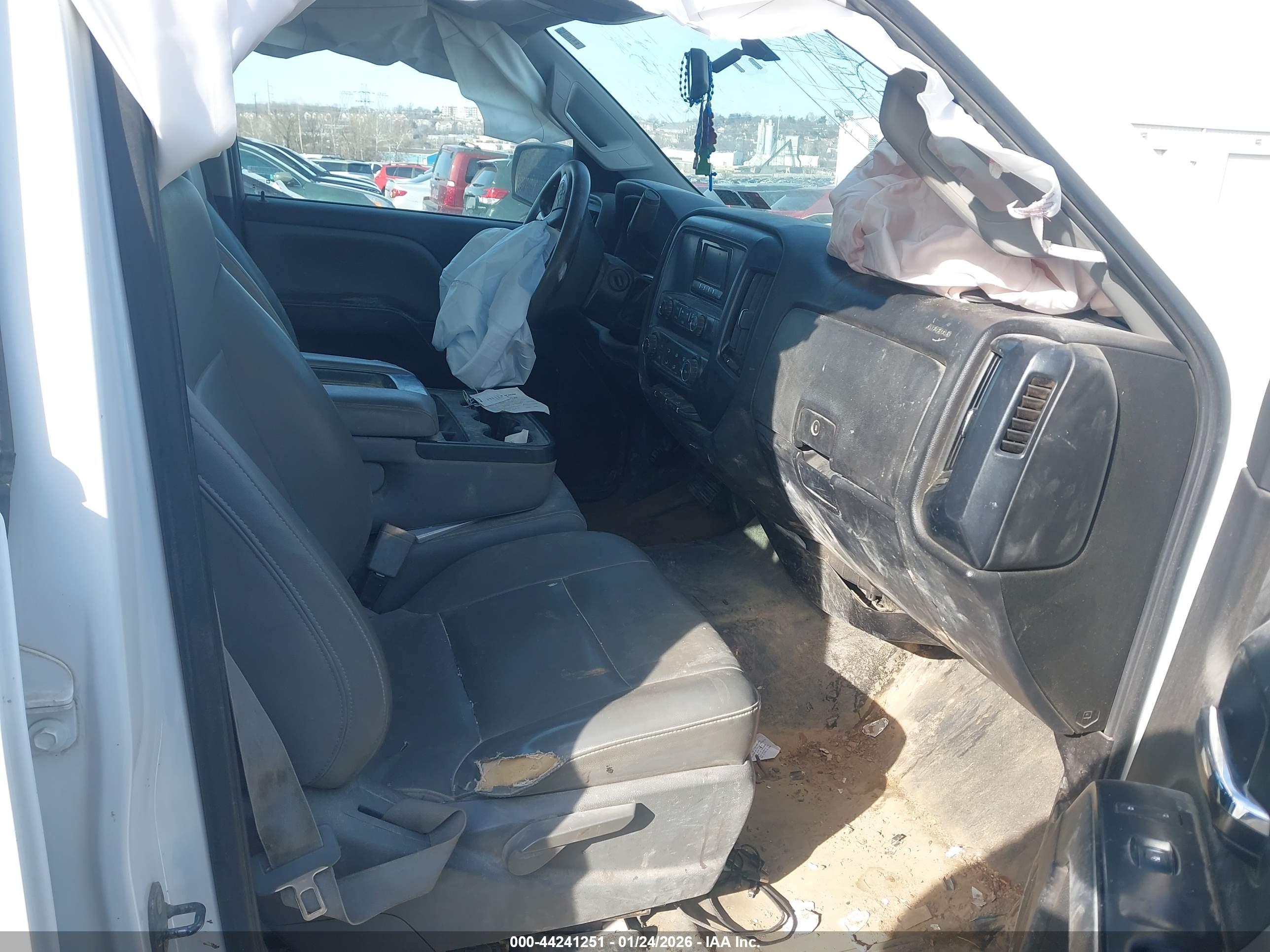 CHEVROLET SILVERADO image 5