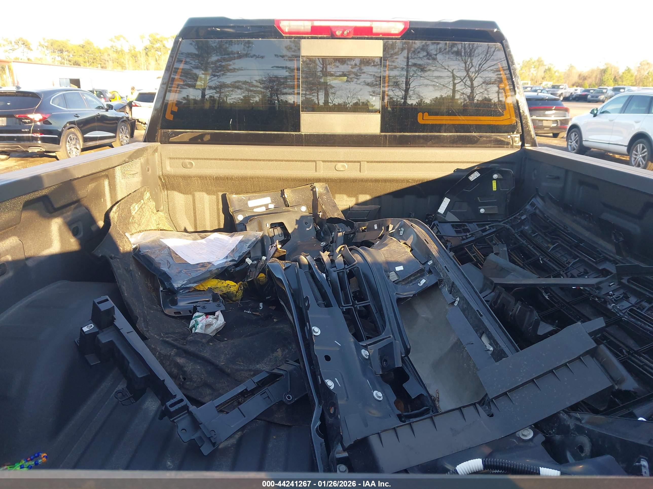 CHEVROLET SILVERADO image 7