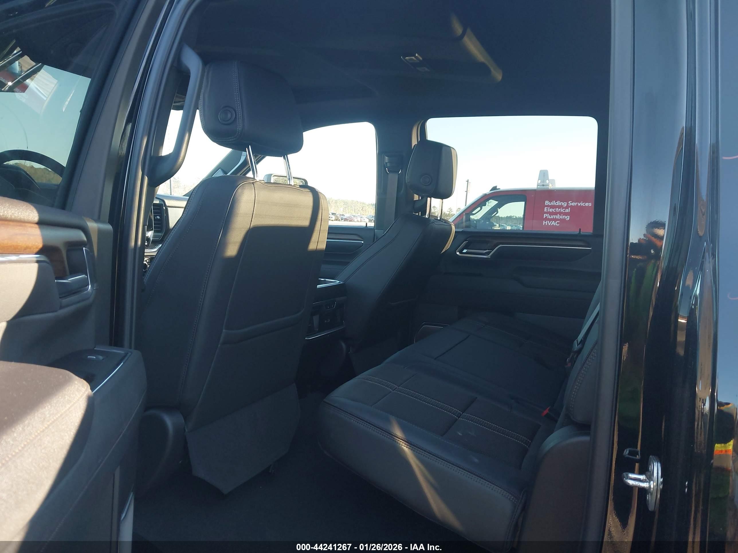 CHEVROLET SILVERADO image 8