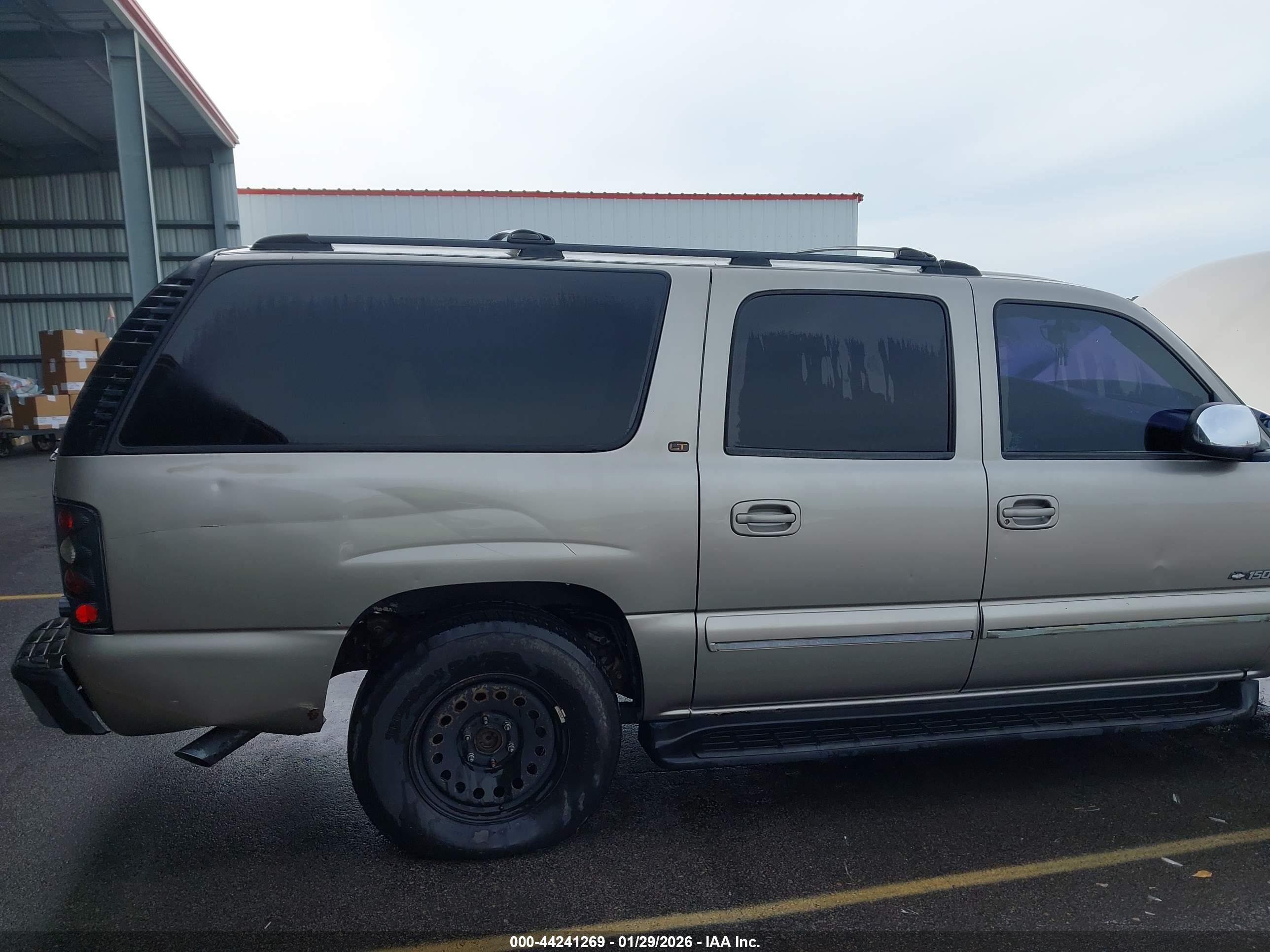 CHEVROLET SUBURBAN image 6