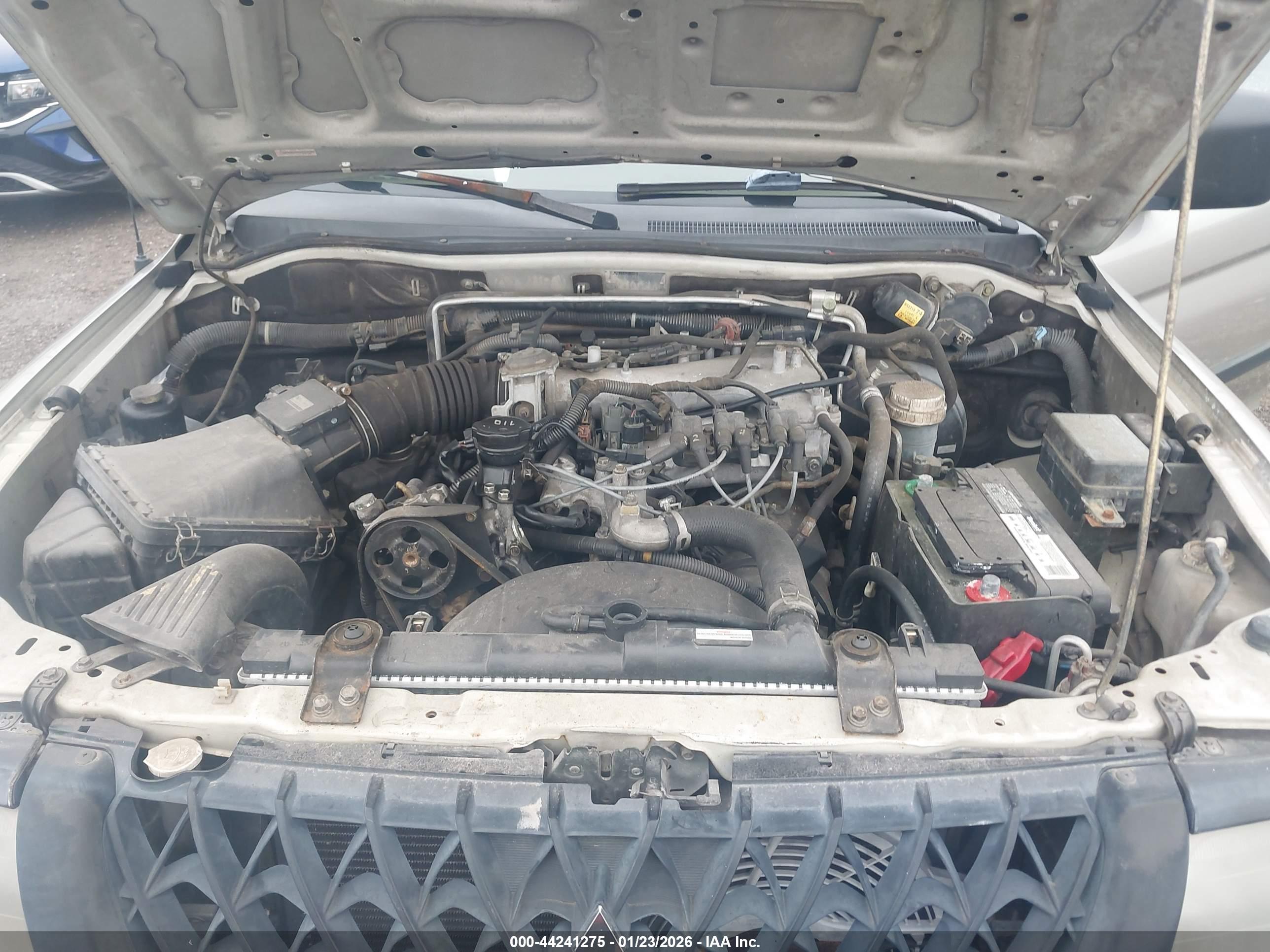 MITSUBISHI MONTERO image 10
