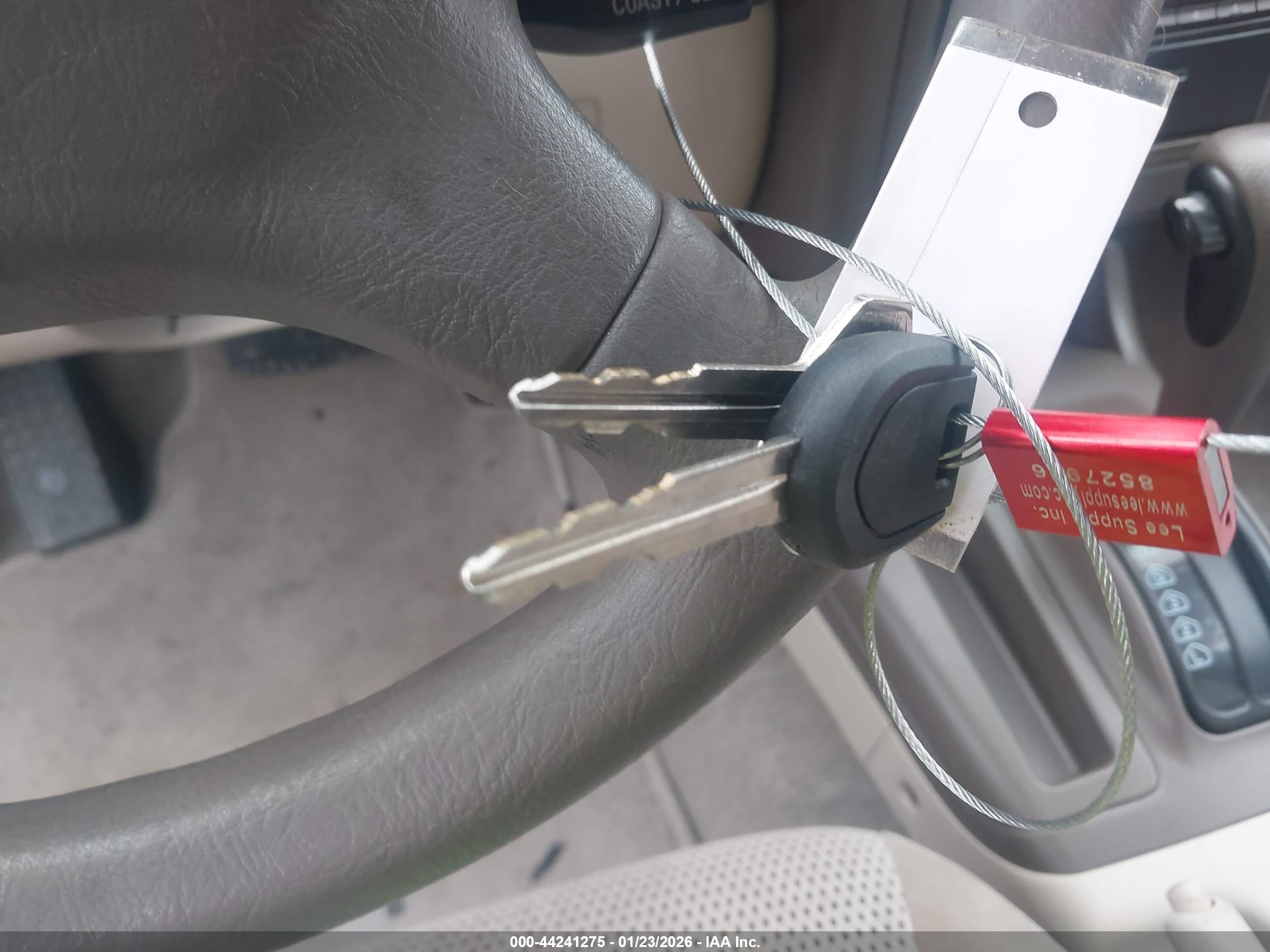 MITSUBISHI MONTERO image 11